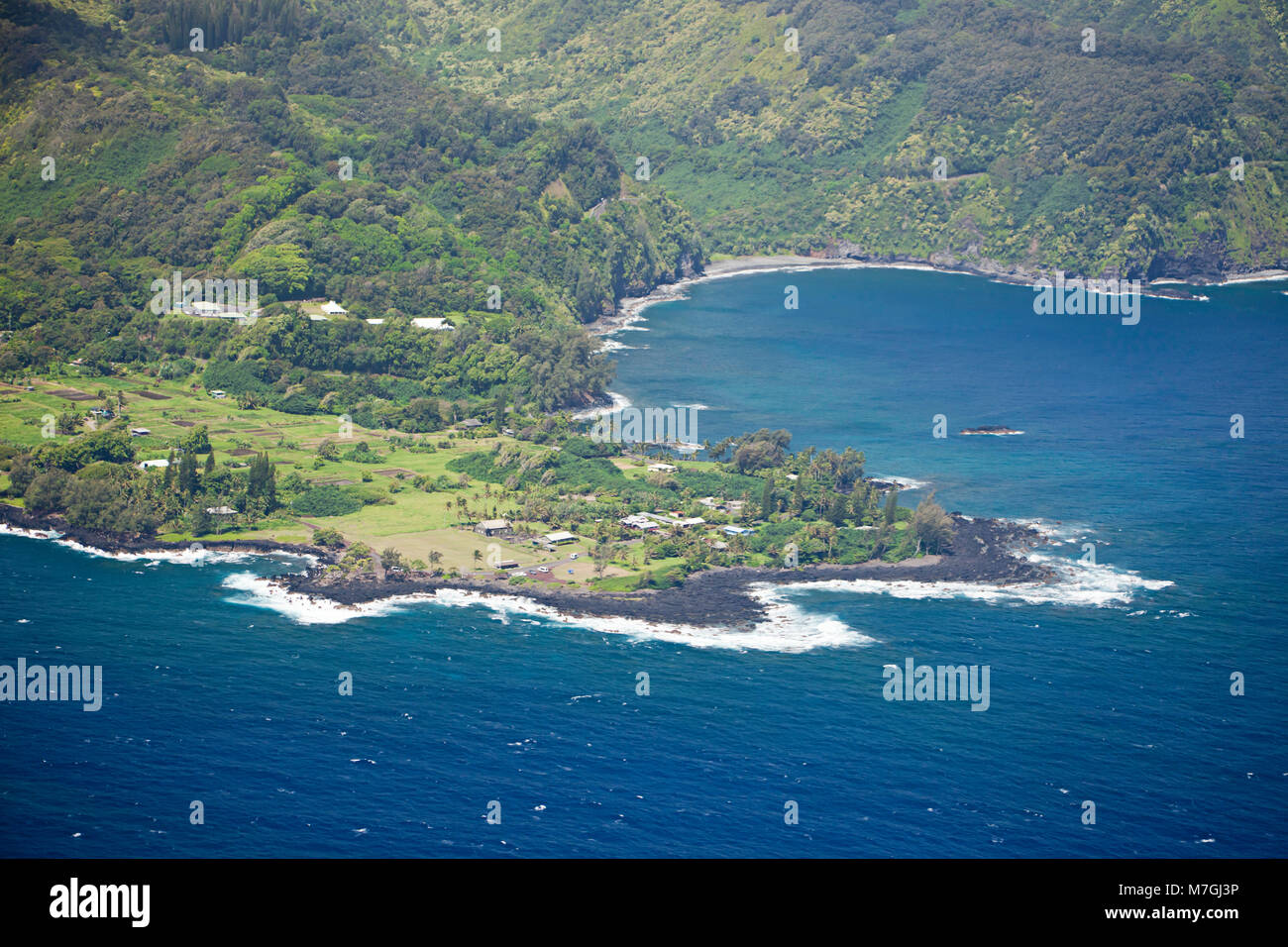Une vue aérienne de la presqu'île, le long MauiÕs Keanae célèbre route de Hana. En 1946, la péninsule Keanae a été presque entièrement détruit par un tsunami. Banque D'Images