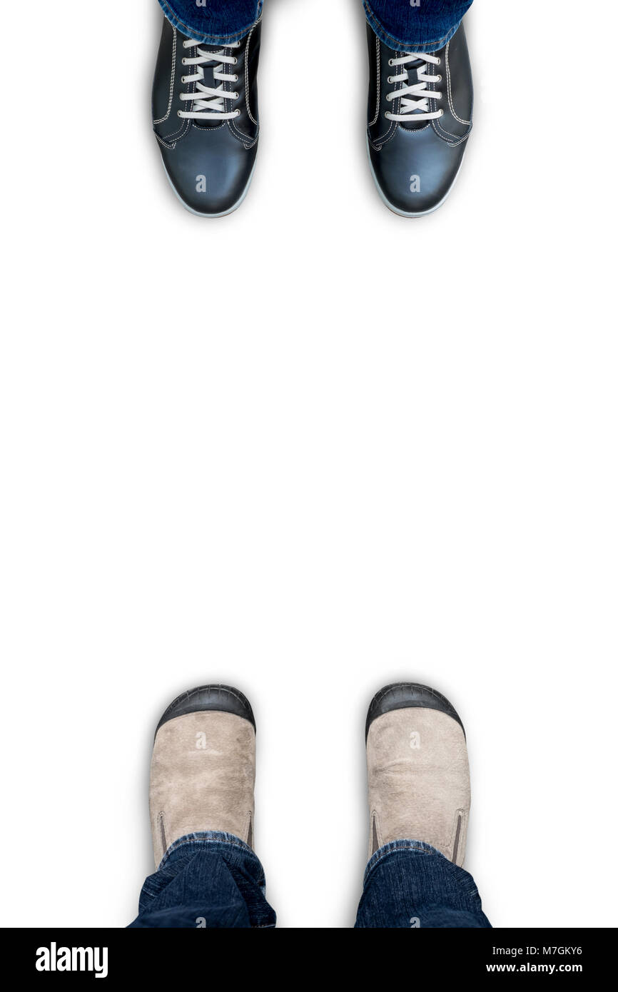 Chaussures en daim marron isolé sur fond blanc Banque D'Images