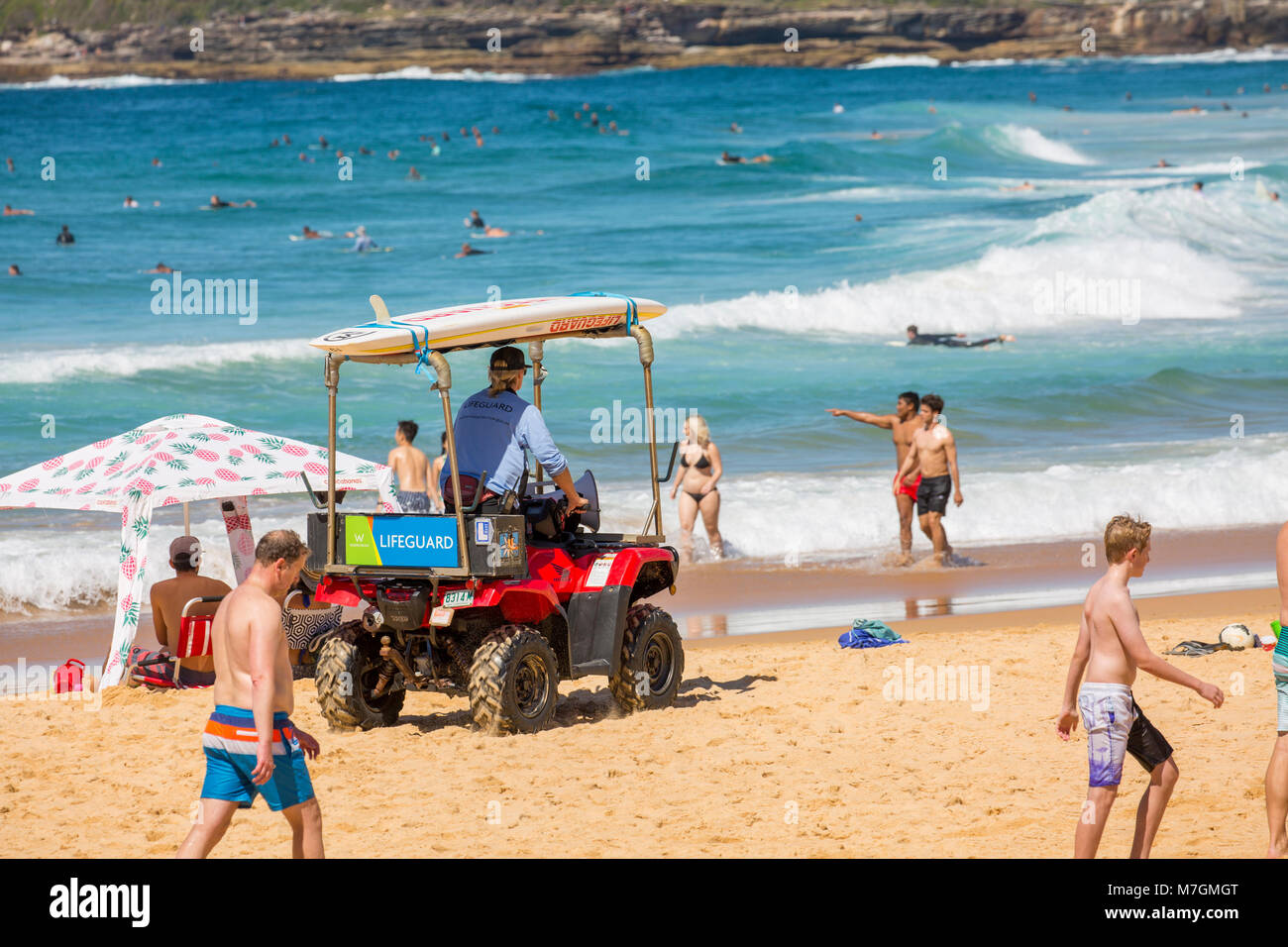 Sauvetage Surf lifeguard sur Curl Curl Beach au nord de Sydney, Australie Banque D'Images