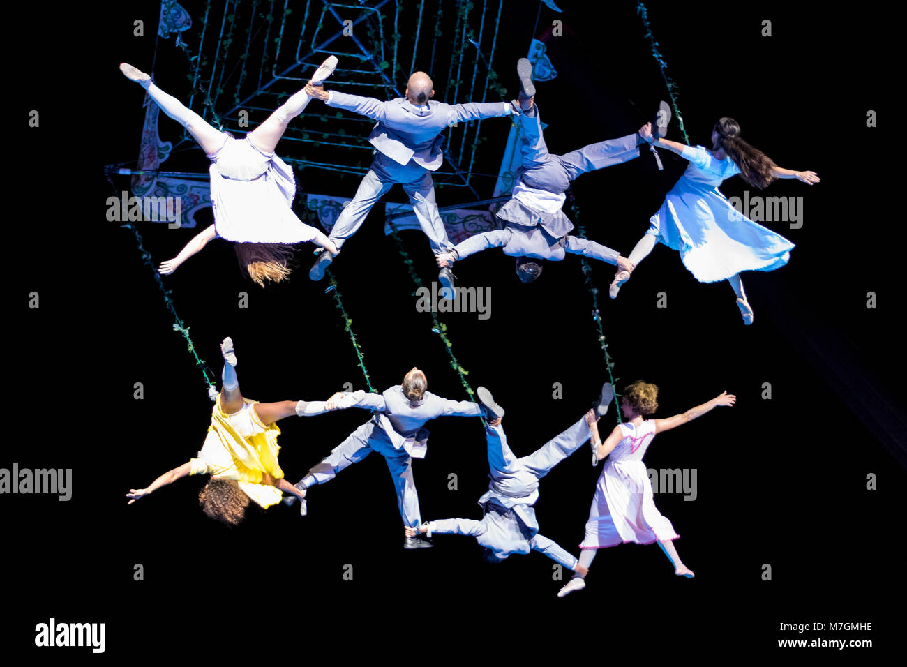 SIBIU, ROUMANIE - 17 juin 2016 : Les membres de la station dans la scène VOALA la Grande Place, au cours du Festival Festival International de Théâtre de Sibiu, dans le Si Banque D'Images