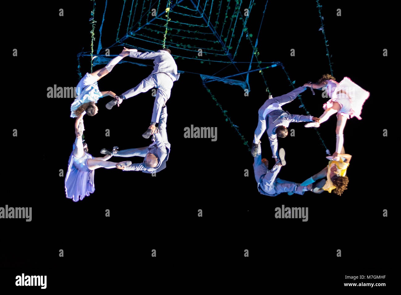 SIBIU, ROUMANIE - 17 juin 2016 : Les membres de la station dans la scène VOALA la Grande Place, au cours du Festival Festival International de Théâtre de Sibiu, dans le Si Banque D'Images