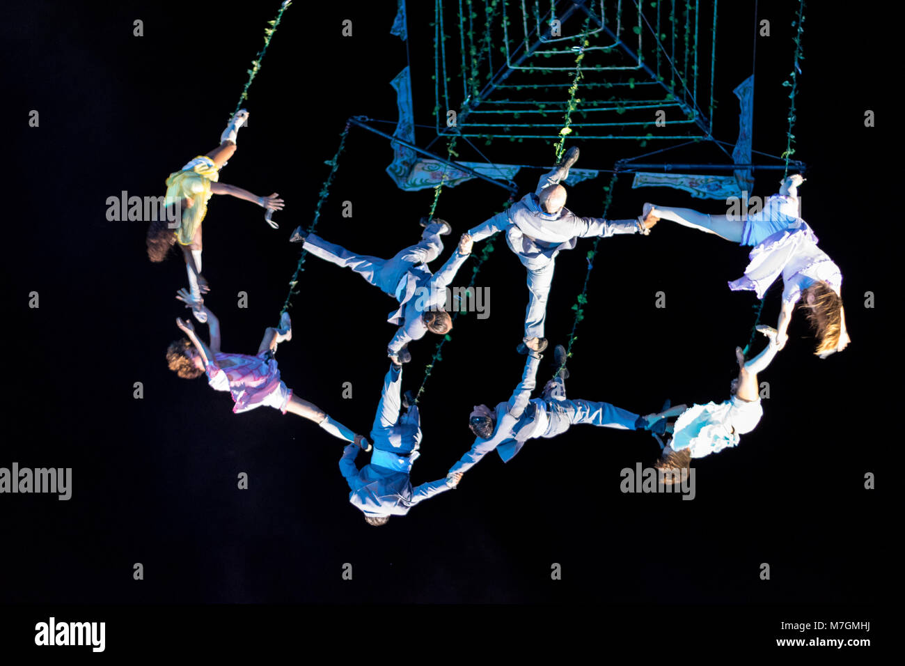 SIBIU, ROUMANIE - 17 juin 2016 : Les membres de la station dans la scène VOALA la Grande Place, au cours du Festival Festival International de Théâtre de Sibiu, dans le Si Banque D'Images