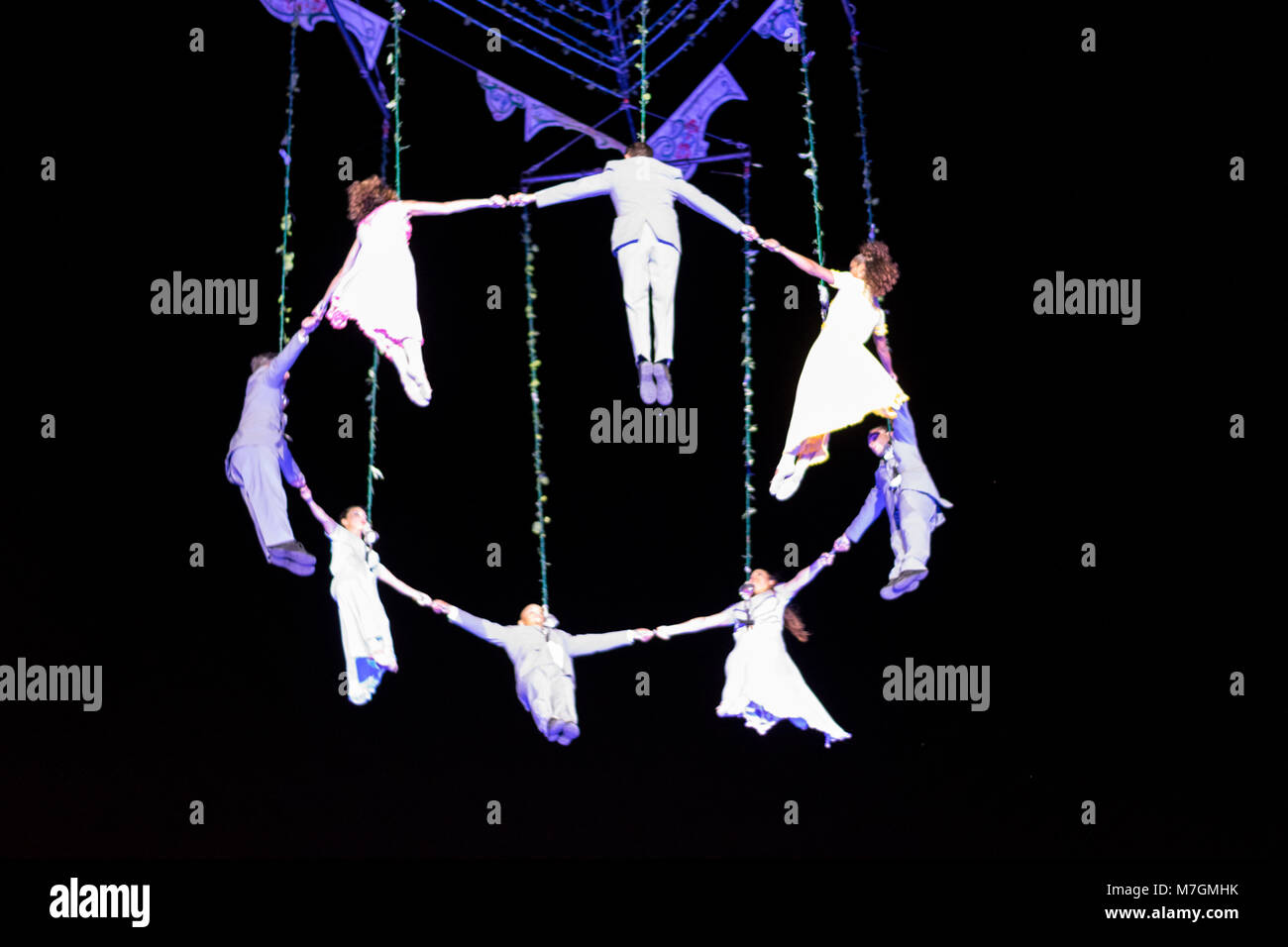 SIBIU, ROUMANIE - 17 juin 2016 : Les membres de la station dans la scène VOALA la Grande Place, au cours du Festival Festival International de Théâtre de Sibiu, dans le Si Banque D'Images