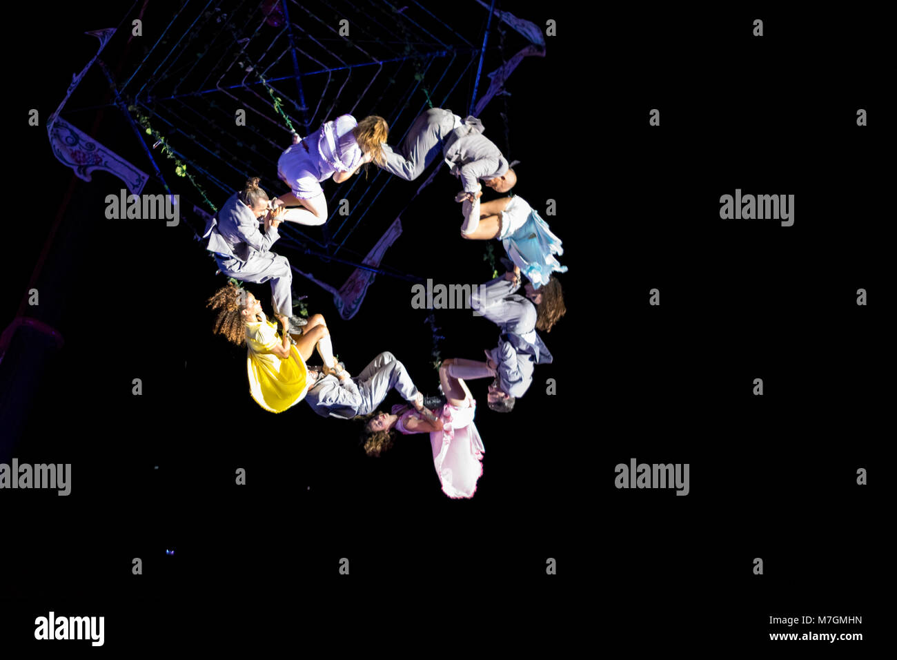 SIBIU, ROUMANIE - 17 juin 2016 : Les membres de la station dans la scène VOALA la Grande Place, au cours du Festival Festival International de Théâtre de Sibiu, dans le Si Banque D'Images