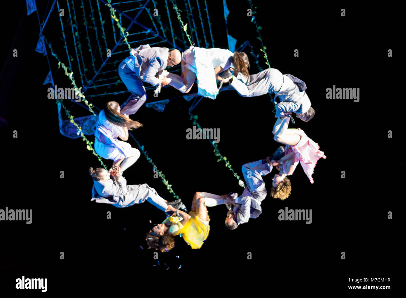 SIBIU, ROUMANIE - 17 juin 2016 : Les membres de la station dans la scène VOALA la Grande Place, au cours du Festival Festival International de Théâtre de Sibiu, dans le Si Banque D'Images