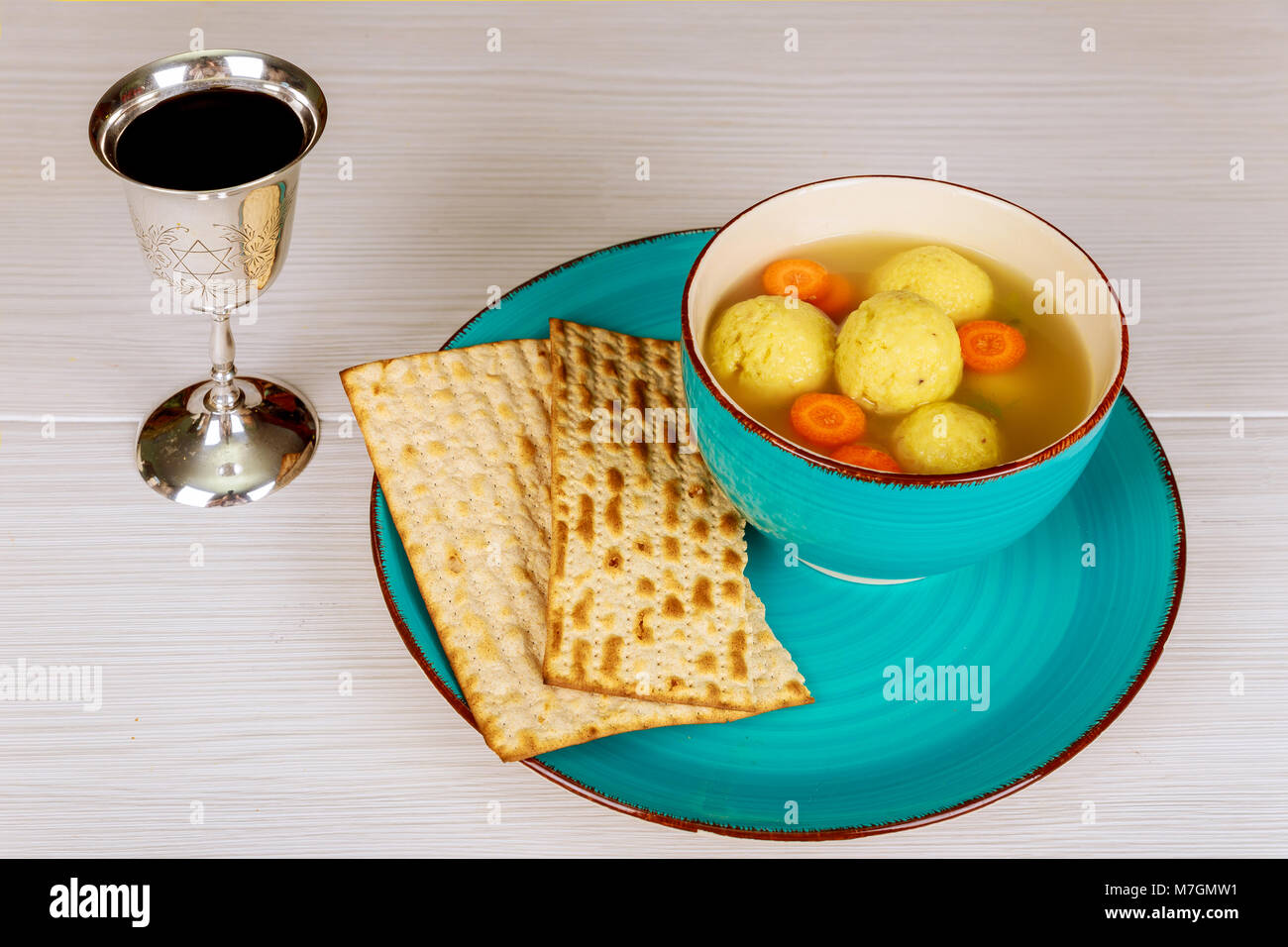 Délicieux potage à la boule Matzoh Matza, symboles pour la Pâque juive Pessah holiday Banque D'Images