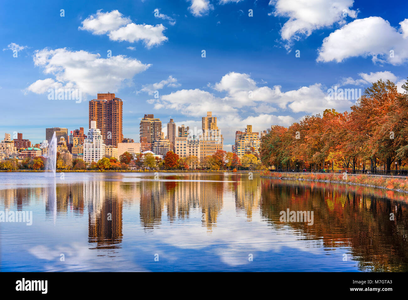 New York, New York à central park en automne. Banque D'Images