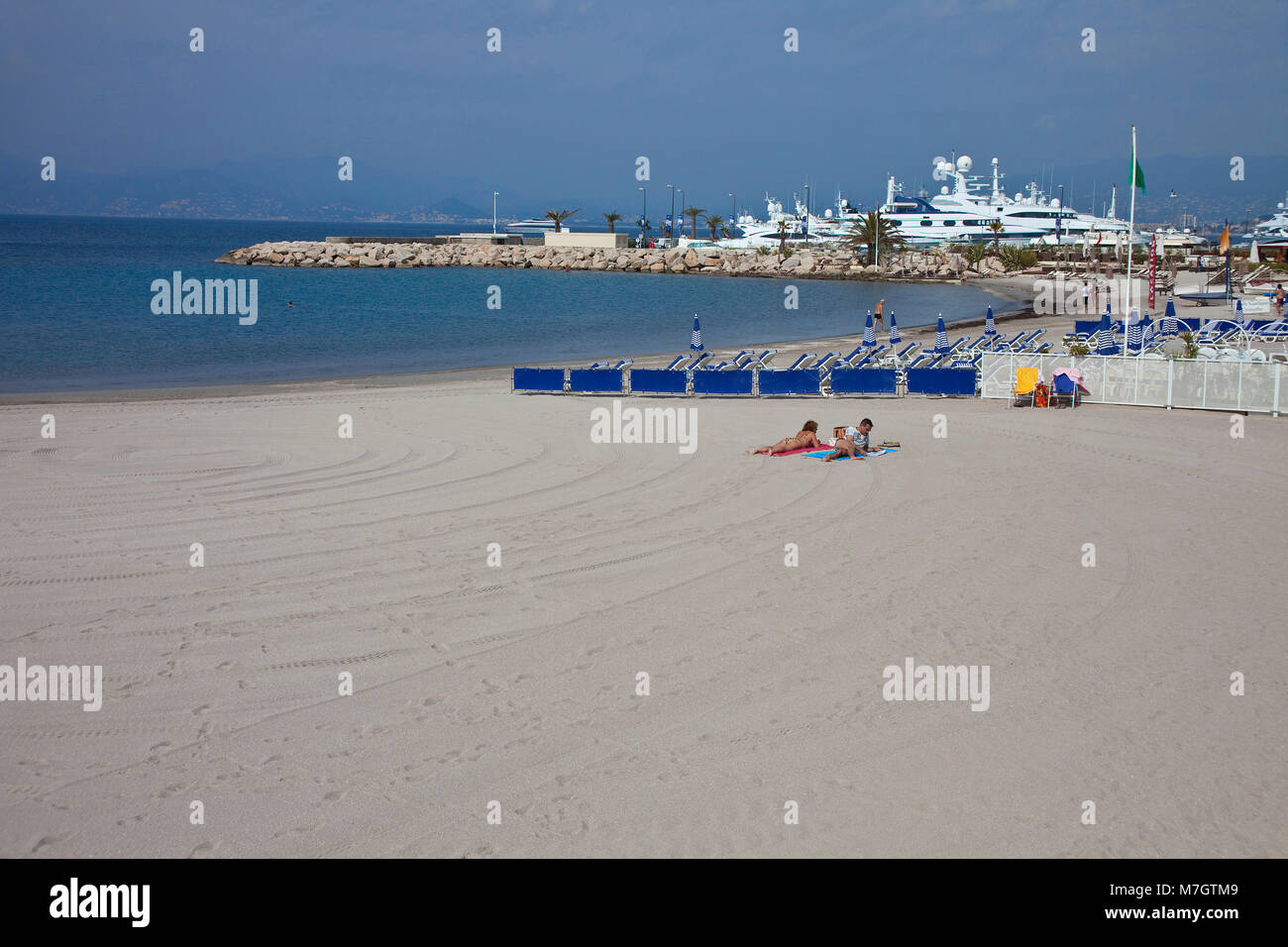 Plage et Port de Plaisance de Cannes, Côte d'Azur, France Sud, France, Europe Banque D'Images