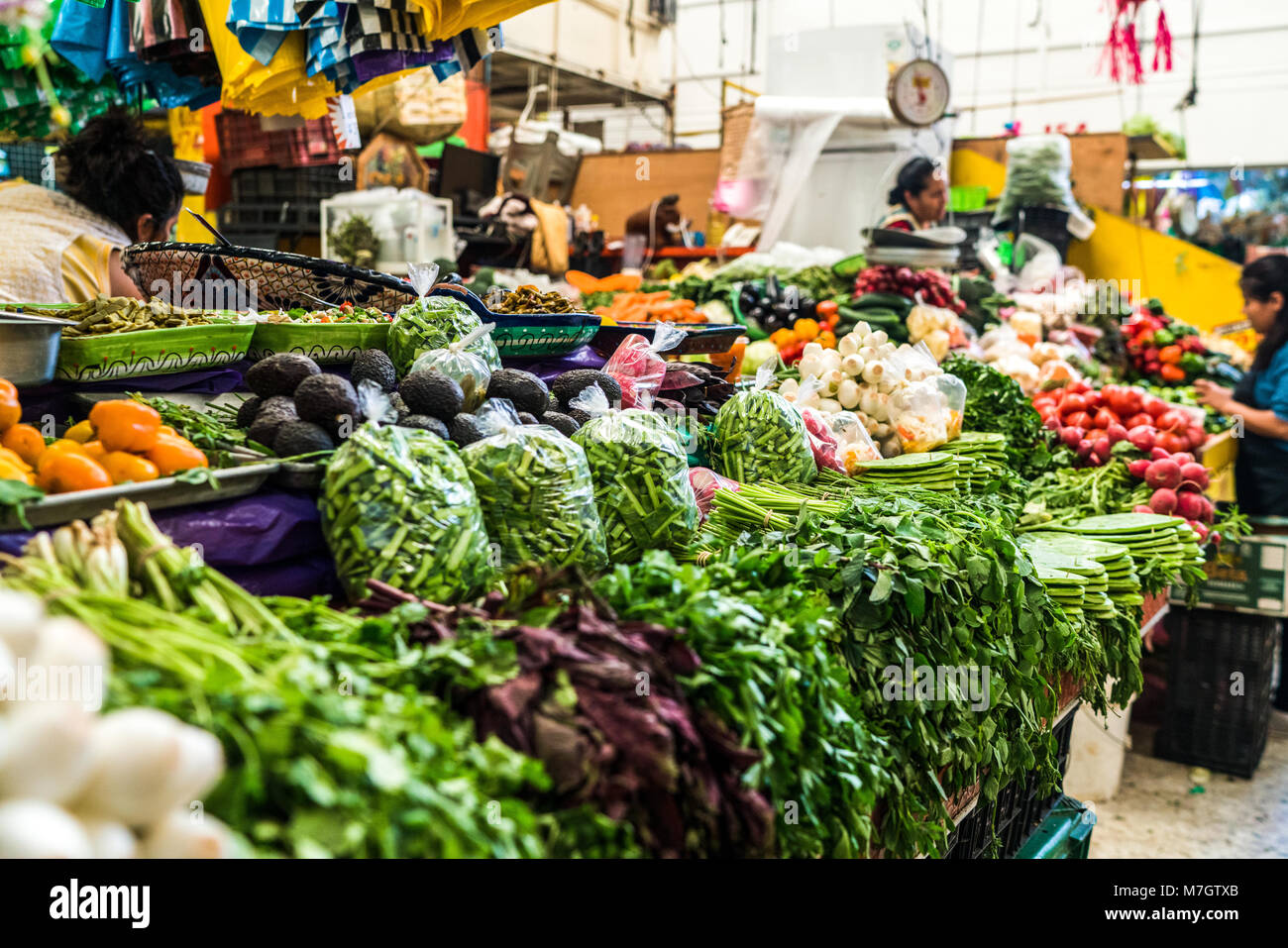Les fruits et légumes en vente dans un marché de rue dans la ville de Mexico Banque D'Images