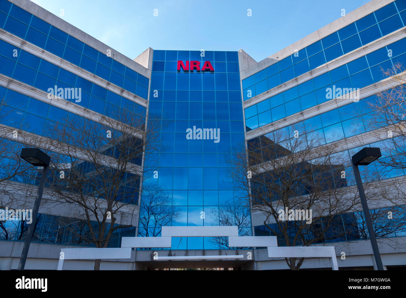 NRA National Rifle Association siège à Fairfax en Virginie de l'homme groupe de pression des armes à feu va au USA Banque D'Images