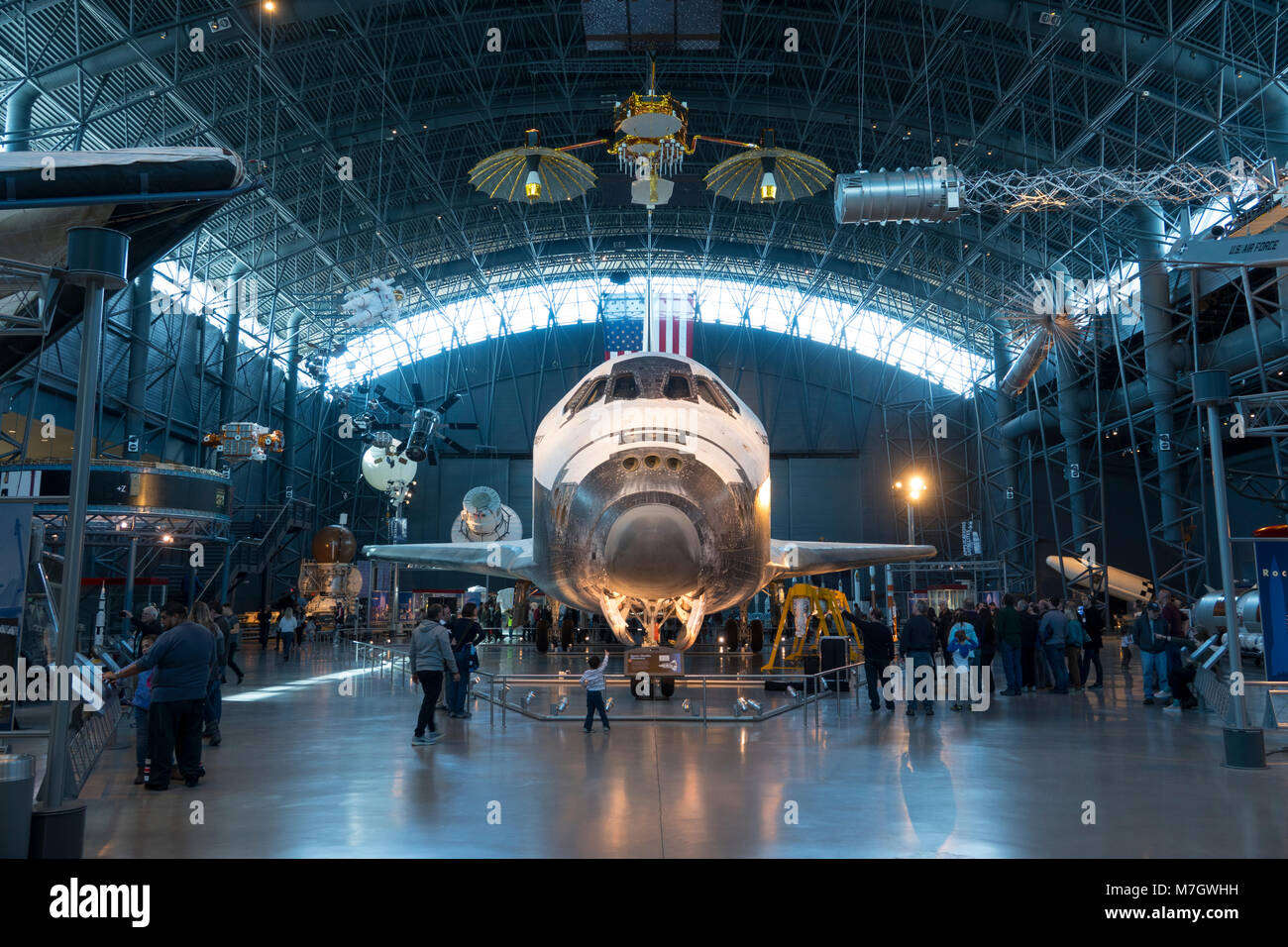 Steven F. Udvar-Hazy Center Smithsonian National Air and Space Museum Chantilly Virginia VA la navette spatiale Discovery sur l'affichage Banque D'Images
