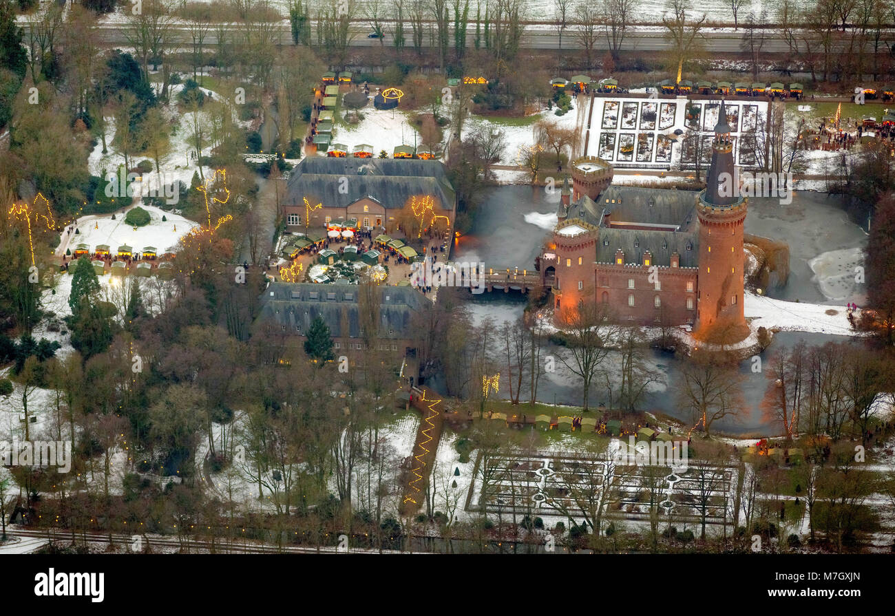 Vue aérienne, Bedburg-Hau, Bas-rhin, Château de Moyland, marché de Noël, des prises de nuit, heure bleue, Handwerker, marché de Noël, Banque D'Images