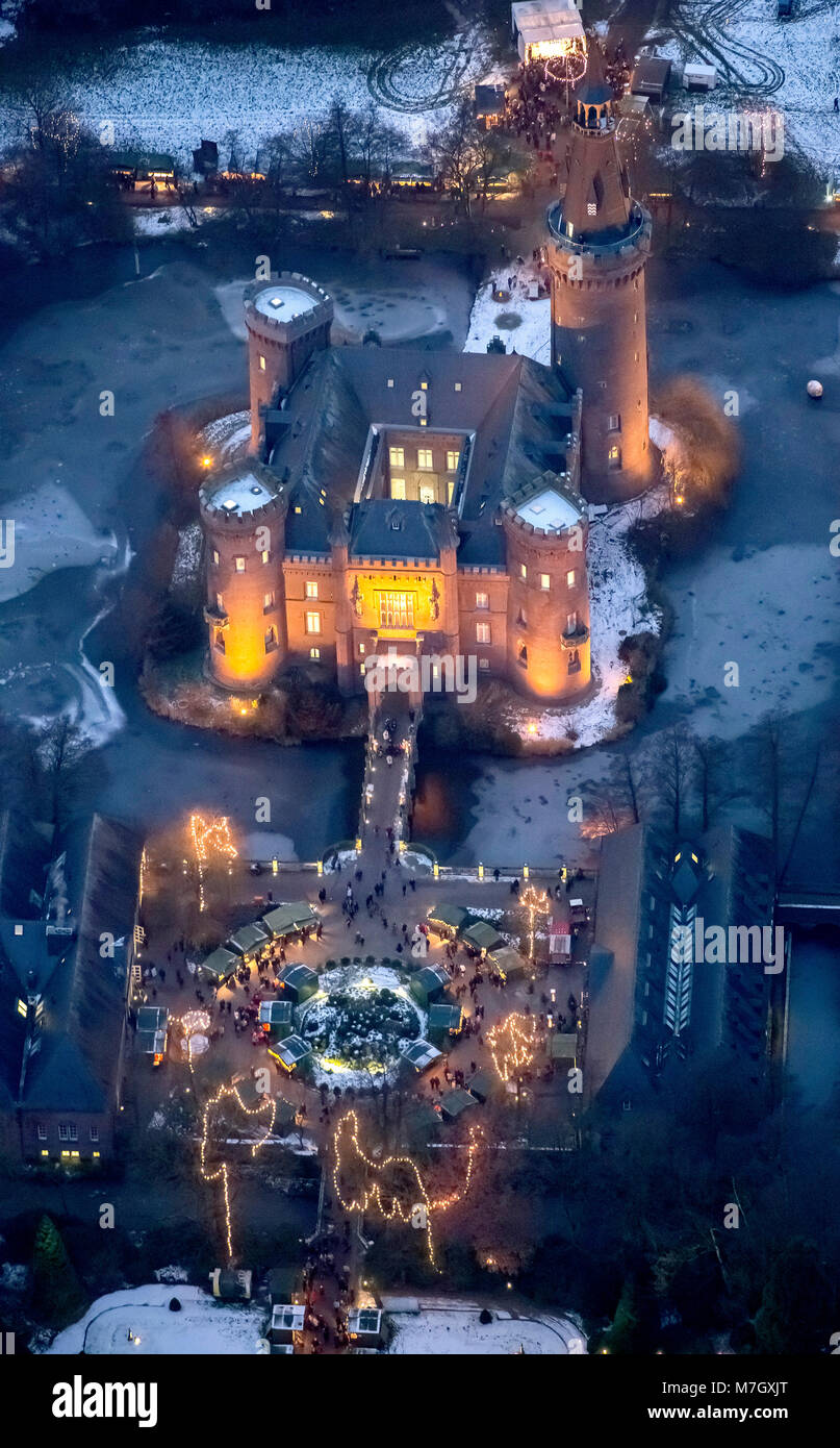 Vue aérienne, Bedburg-Hau, Bas-rhin, Château de Moyland, marché de Noël, des prises de nuit, heure bleue, Handwerker, marché de Noël, Banque D'Images