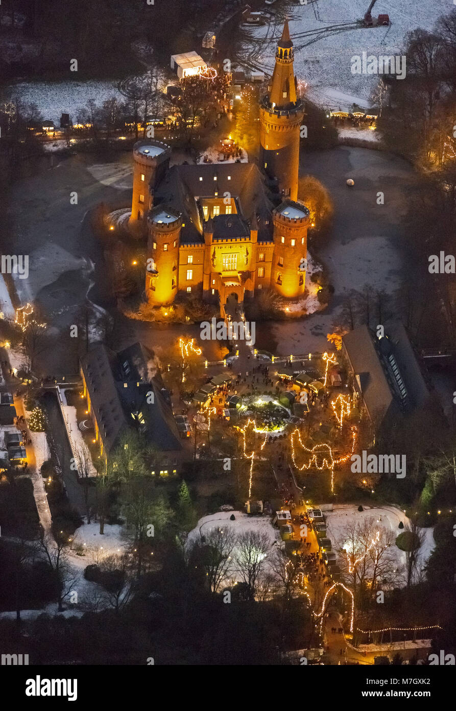 Vue aérienne, Bedburg-Hau, Bas-rhin, Château de Moyland, marché de Noël, des prises de nuit, heure bleue, Handwerker, marché de Noël, Banque D'Images