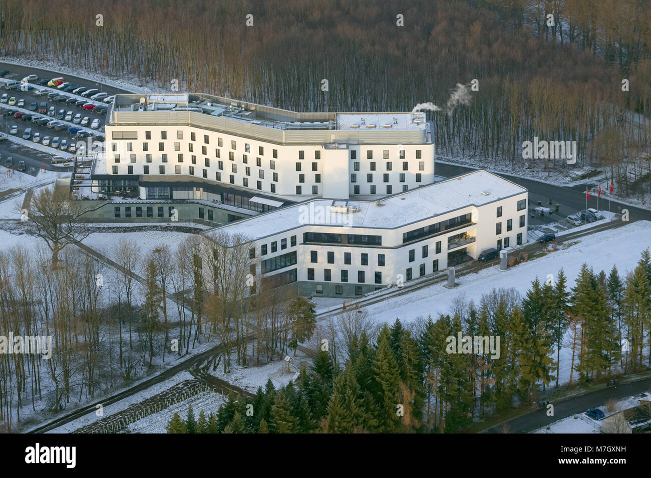 Vue aérienne, IGM centre éducatif Sprockhoevel en hiver, la neige, l'IG Metall, Sprockhoevel, Ruhr, Nordrhein-Westfalen, Allemagne, Europe, Hattingen, oiseau Banque D'Images