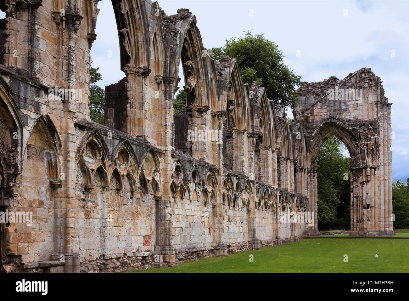 York Museum Gardens : ruines de la nef de St Mary's Abbey, York, England, UK Banque D'Images