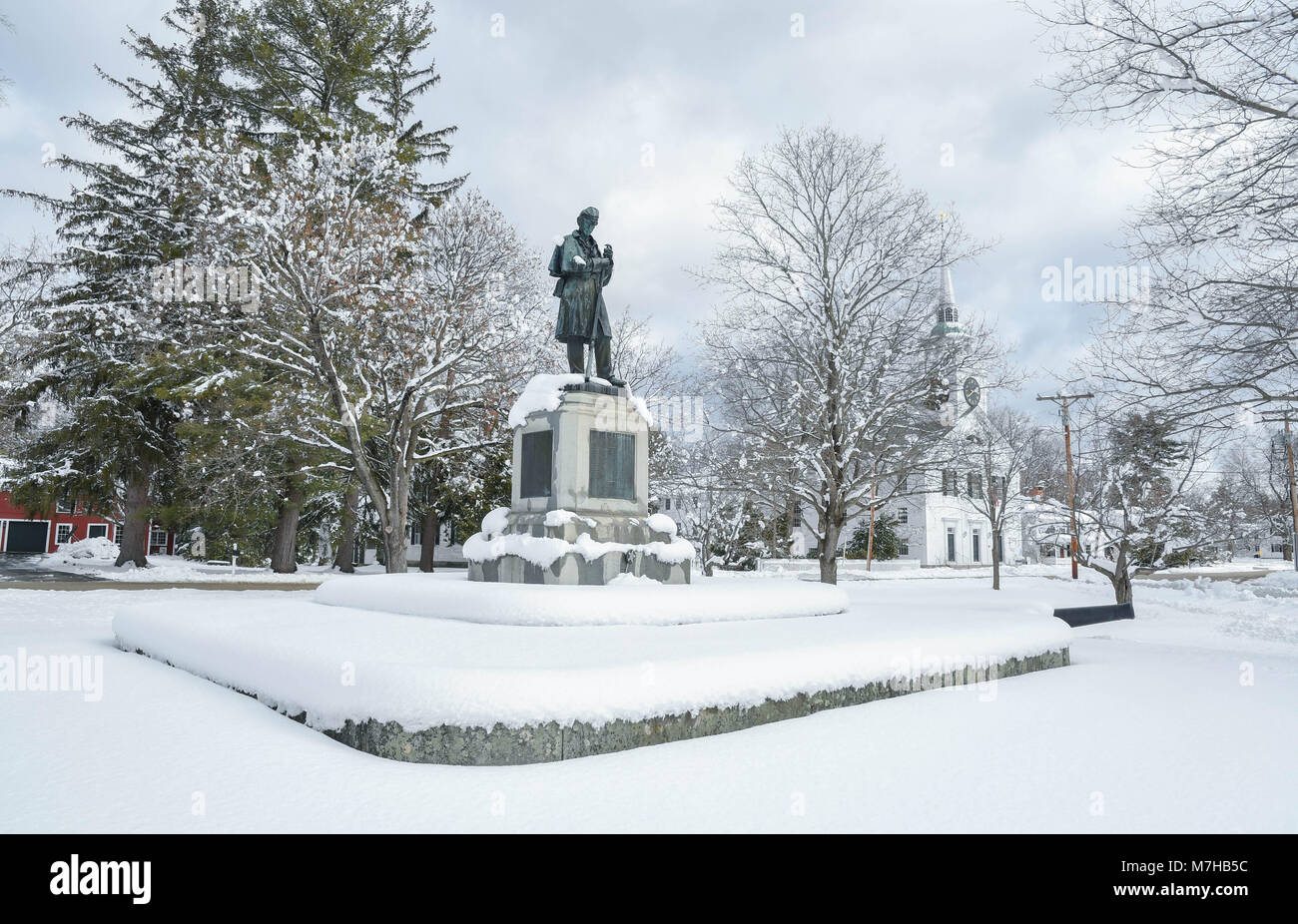 Une guerre civile statue soldat à Amherst, New Hampshire, USA, après une neige fraîche. Banque D'Images Une guerre civile statue soldat à Amherst, New Hampshire, USA, après une neige fraîche. Banque D'Images