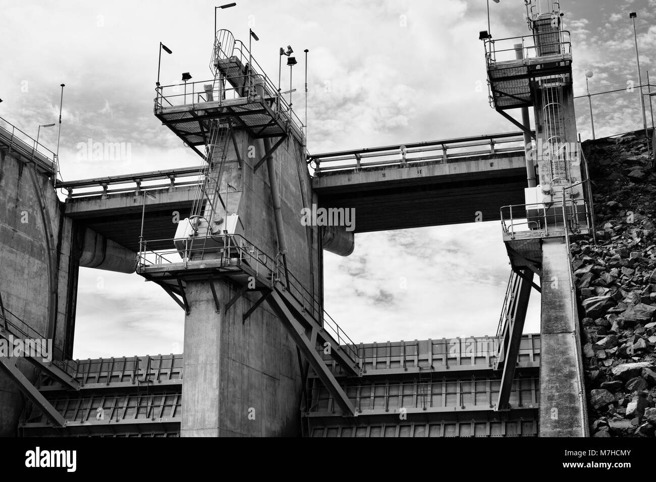 L'infrastructure du réservoir d'eau pour le contrôle de version de l'eau d'un barrage, le barrage de la rivière Ross, Ross, Kelso Accès Barrage France Banque D'Images