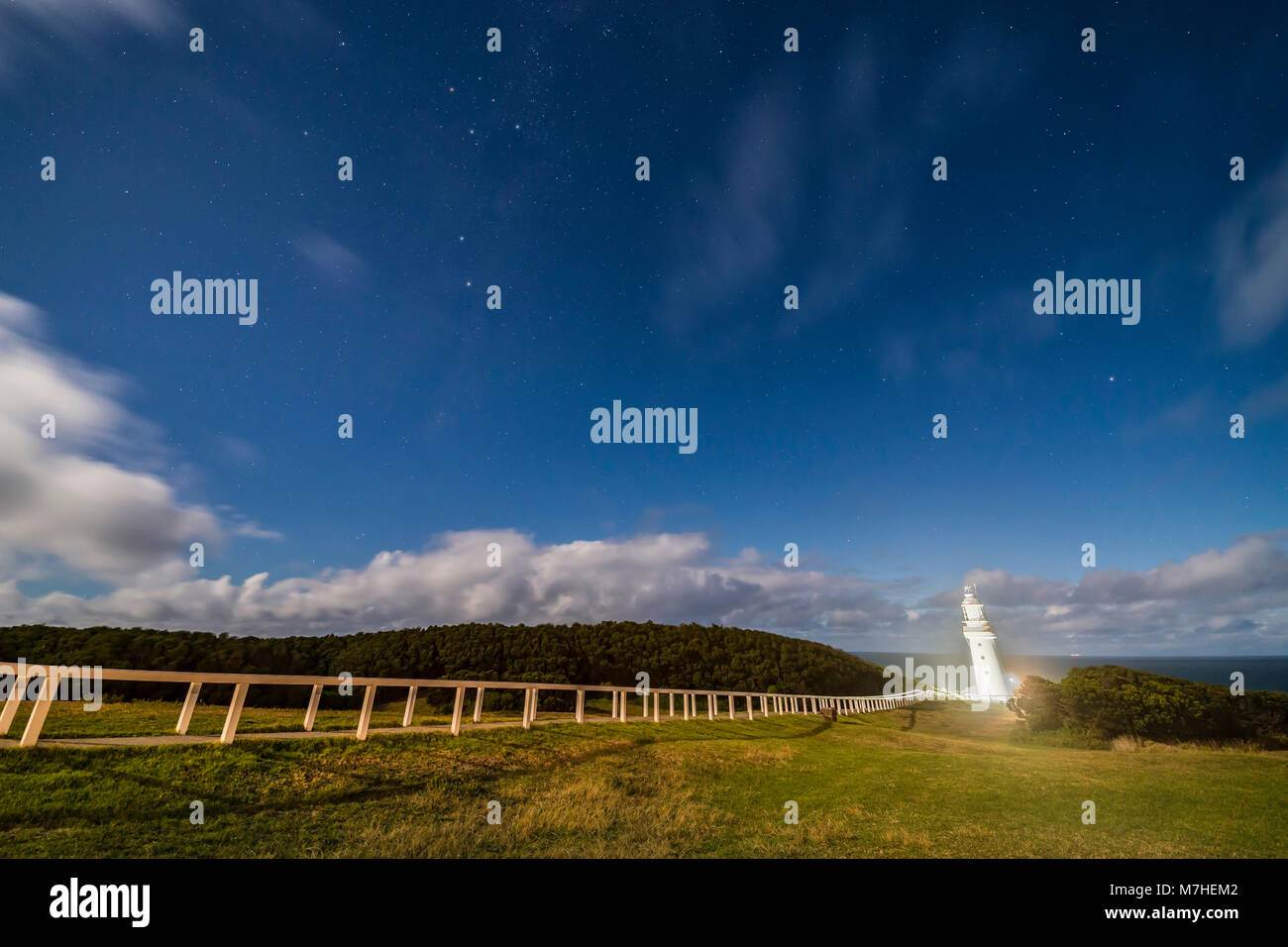 Un ciel étoilé sur Cape Otway Lighthouse, Victoria, Australie. Banque D'Images