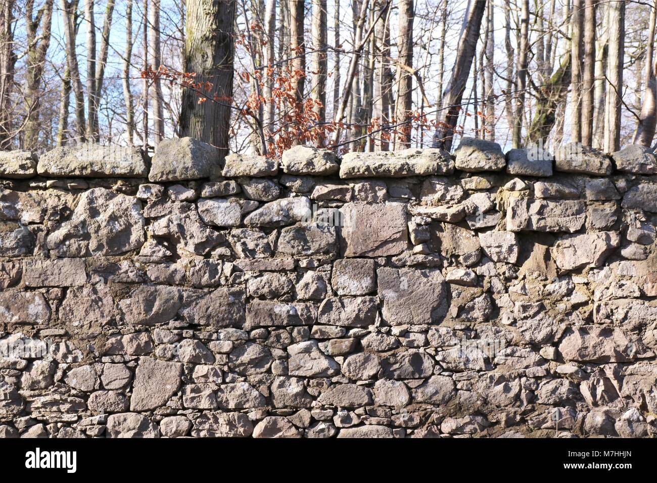 Mur de pierre barrière, obstacle, difficulté Photo Stock - Alamy