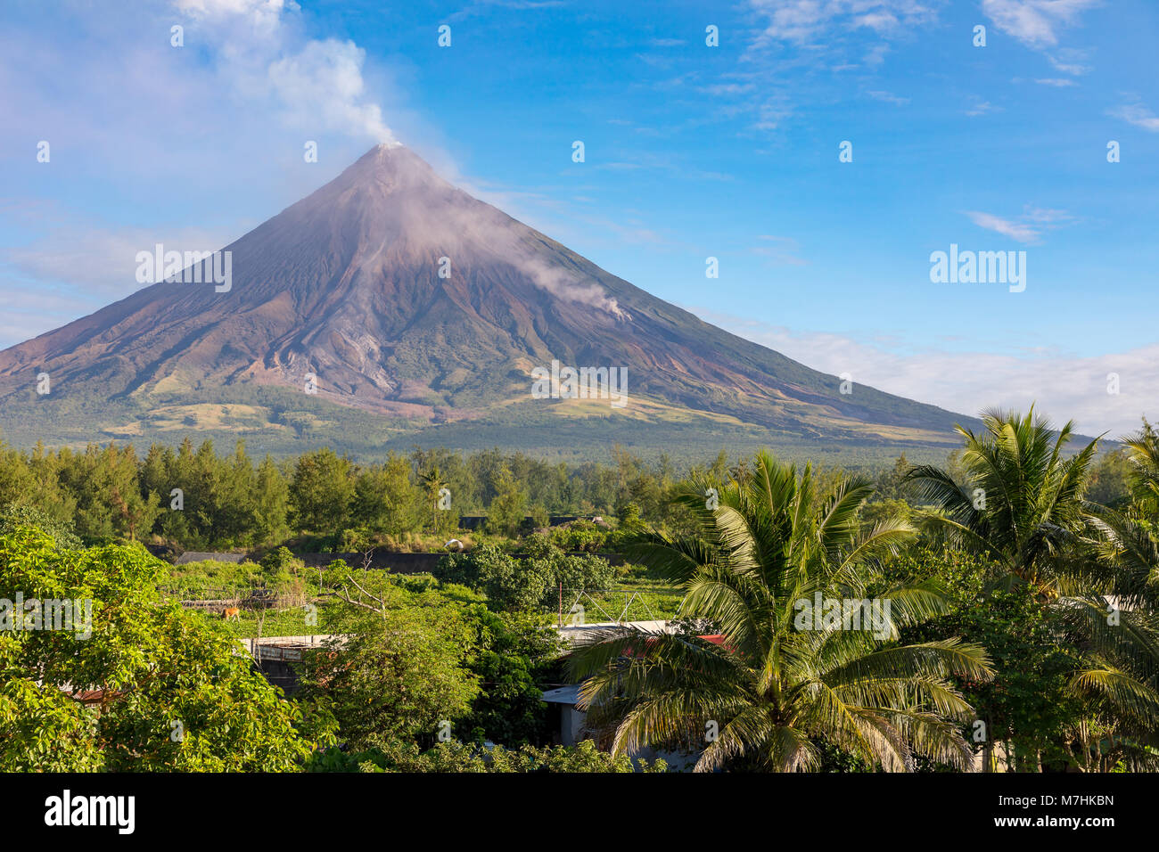 Le mont Mayon Albay Philippines le 08 mars 2018, le volcan Mayon, lors de l'éruption de 2018. Banque D'Images