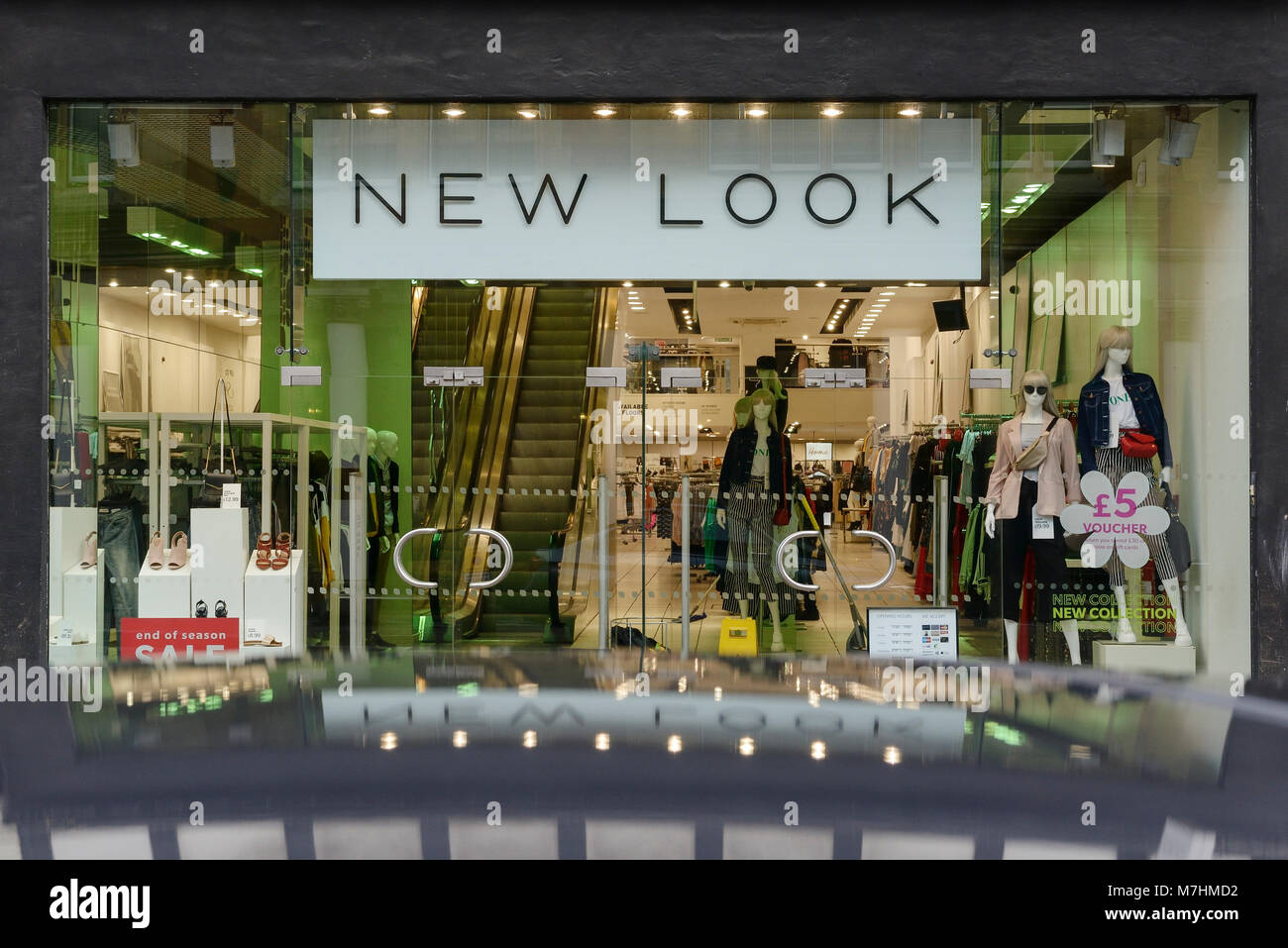 Nouveau look shop front en centre-ville de Chester UK Banque D'Images