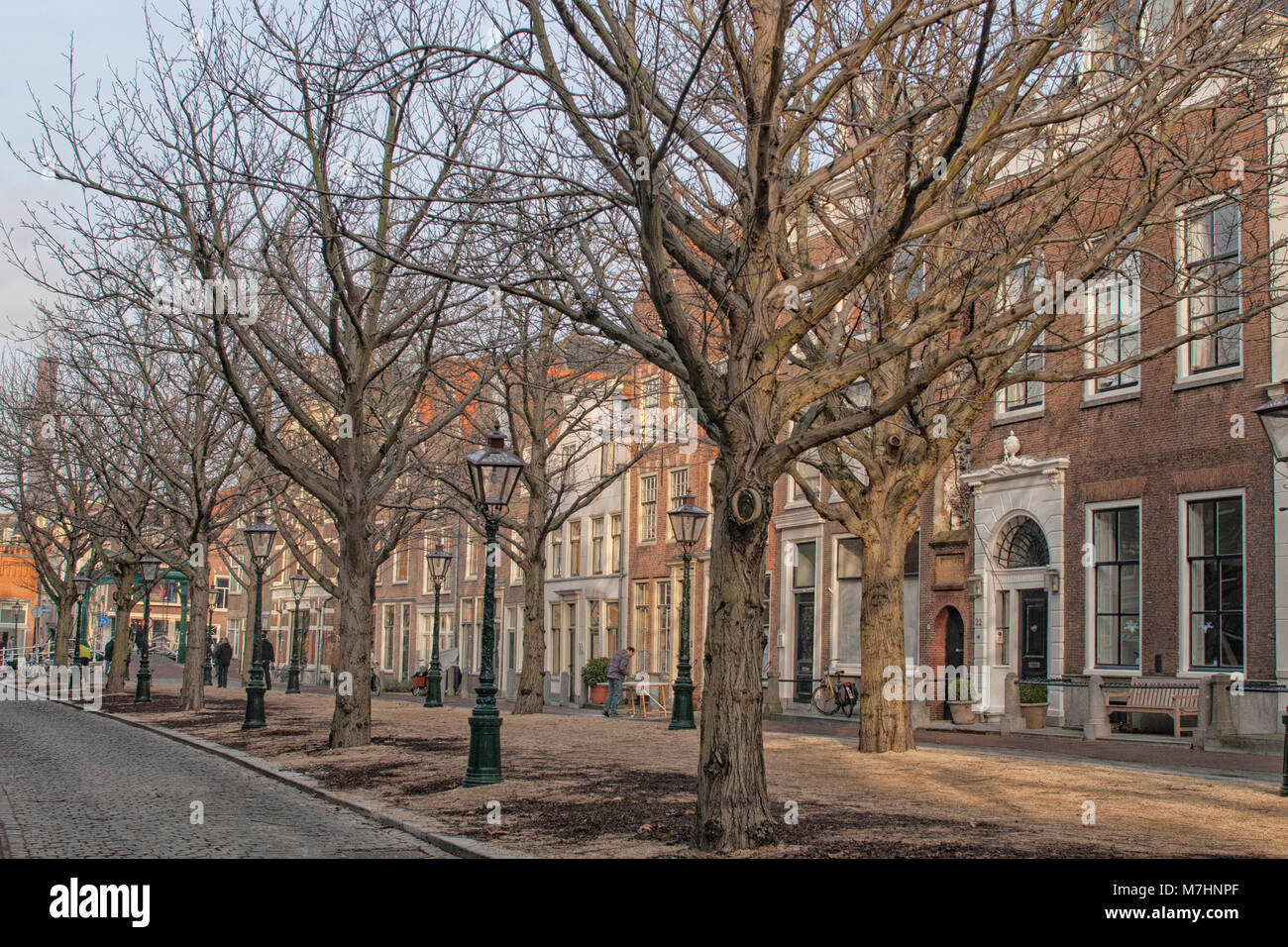 LEIDEN, Pays-Bas-nov, 29, 2008:Vue sur une jolie rue médiévale à Leiden, Pays-Bas Banque D'Images