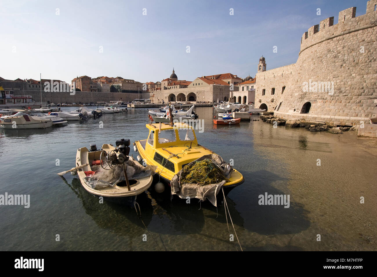 Vieille ville de Dubrovnik port avec St Luke's tower Banque D'Images