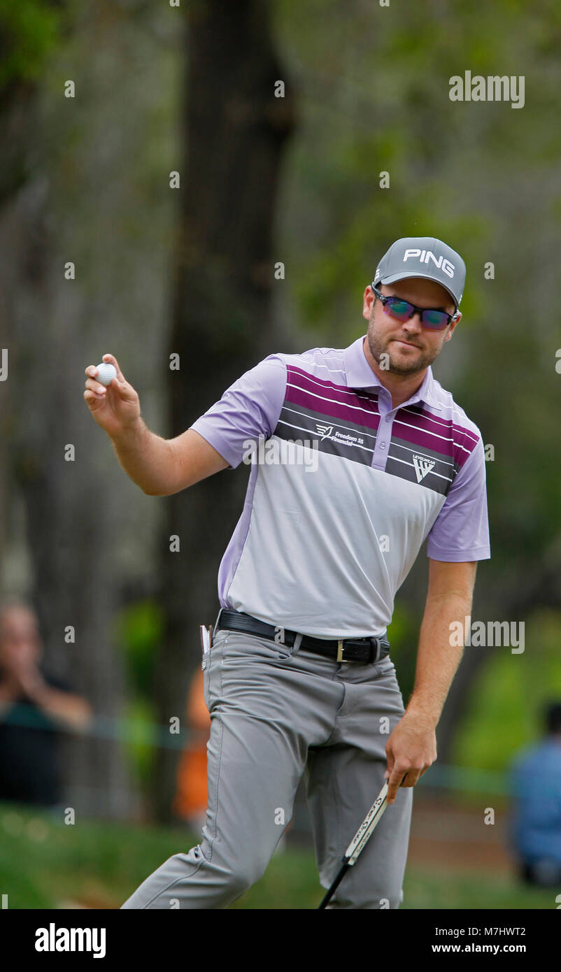 Tarpon Springs, en Floride, aux États-Unis. Mar 10, 2018. JIM DAMASKE | fois.Corey Conners reconnaît son birdie au 3e trou lors du 3ème round de la Valspar Championship Samedi 3/10/2018 à Innisbrook Resort's Copperhead cours. Crédit : Jim Damaske/Tampa Bay Times/ZUMA/Alamy Fil Live News Banque D'Images