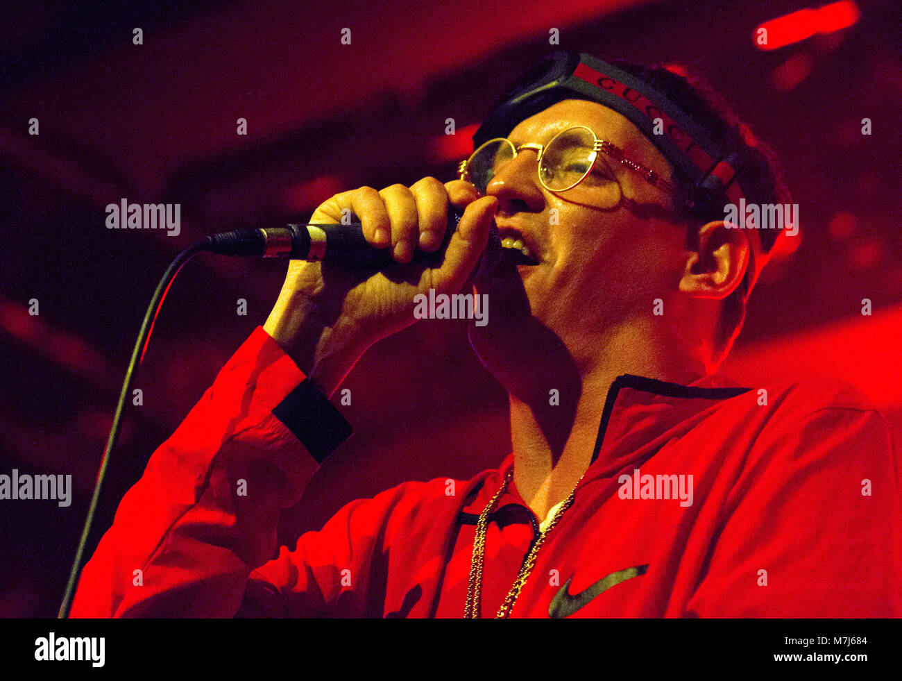 10 Mars 18 Allemagne Berlin Rap Chanteur Autrichien Argent Garcon Joue Sur La Scene Pendant Un Concert De La Glo Up Dinero Gang Argent Garcon Et Hustensaft Juengling Yaam A Photo
