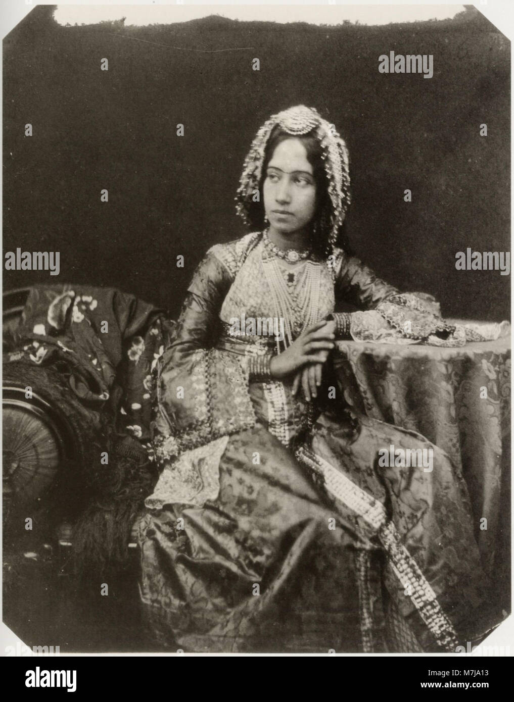 Schlagintweit, Robert - Eine europäische Frau im orientalischen Kostüm, Kalkutta (Zeno Fotografie) Banque D'Images