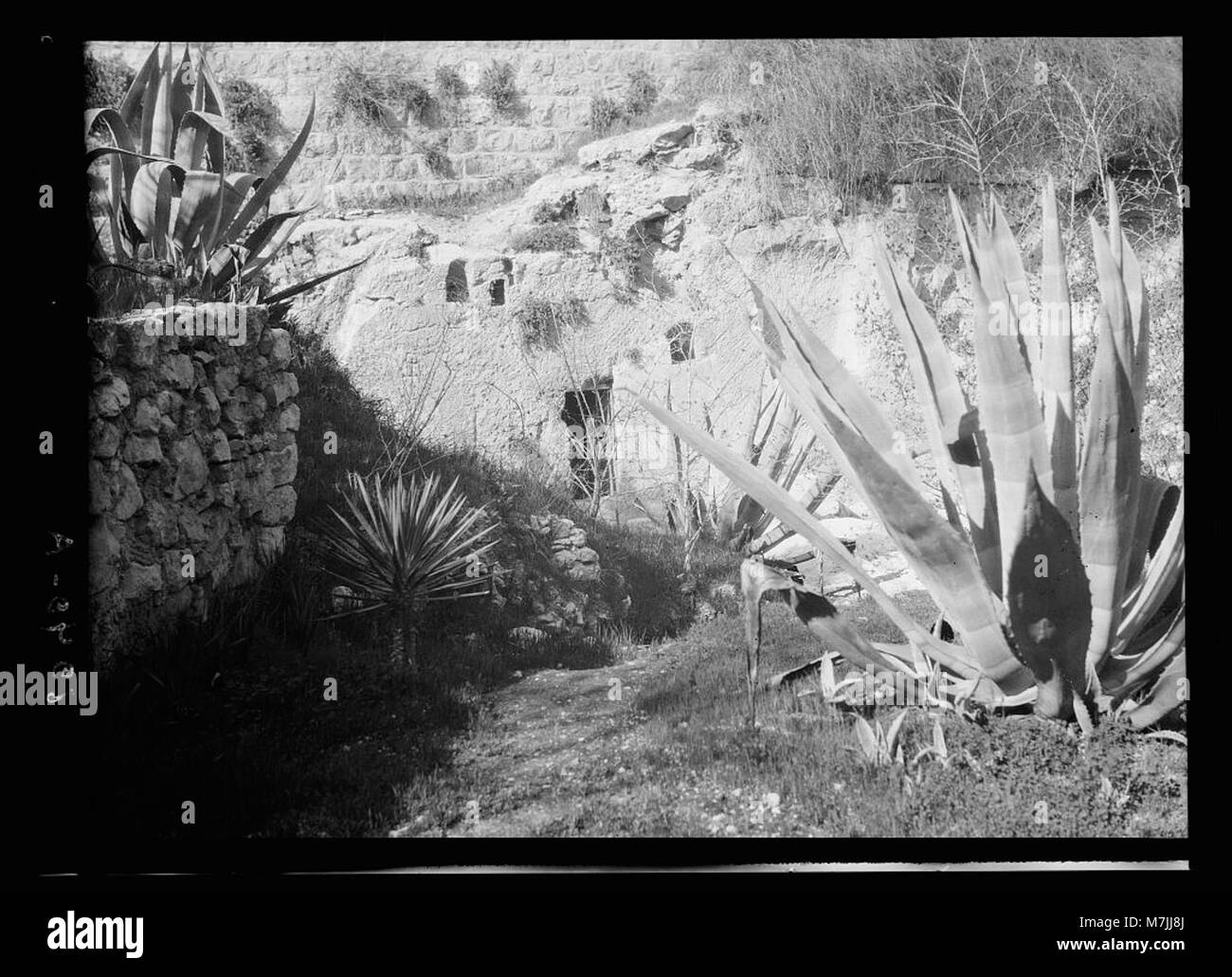 Cette photographie montre le Tombeau du jardin et le Calvaire de Gordon à Jérusalem, des sites associés à la crucifixion et à l'enterrement de Jésus-Christ, des points de repère importants pour le pèlerinage chrétien. Banque D'Images