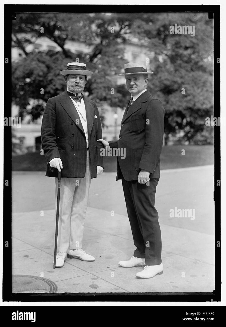 James Hamilton Lewis était un représentant américain de Washington (1897-1899) et sénateur américain de l'Illinois (1913-1919, 1931-). L'image le montre avec Tumulty, marquant un moment dans l'histoire politique. Banque D'Images