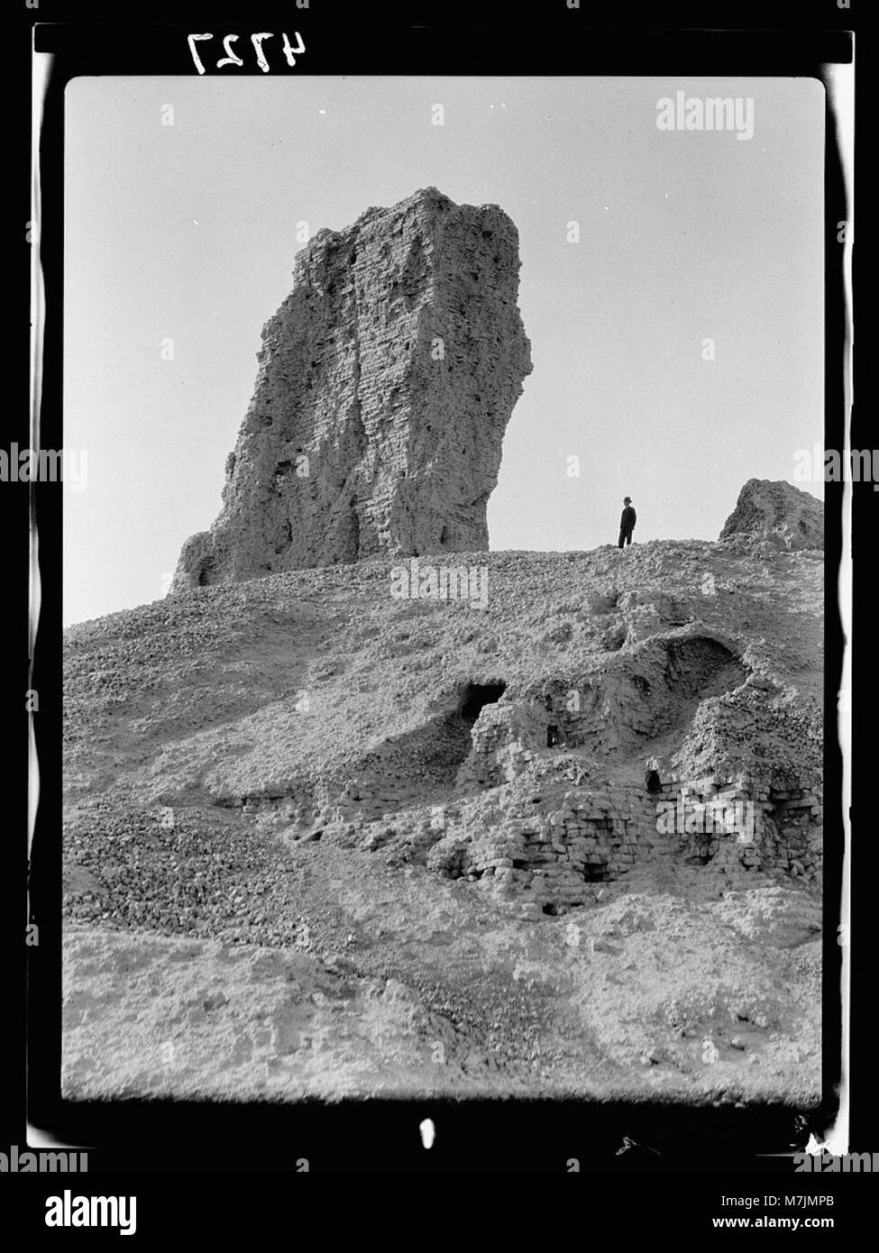 L'Iraq. La BIRS Nimrud. (Peut-être la Tour de Babel). Tour de Babel. Ainsi appelé. Une haute tour de briques avec des sections de briques matpc fusionnées LOC.16130 Banque D'Images