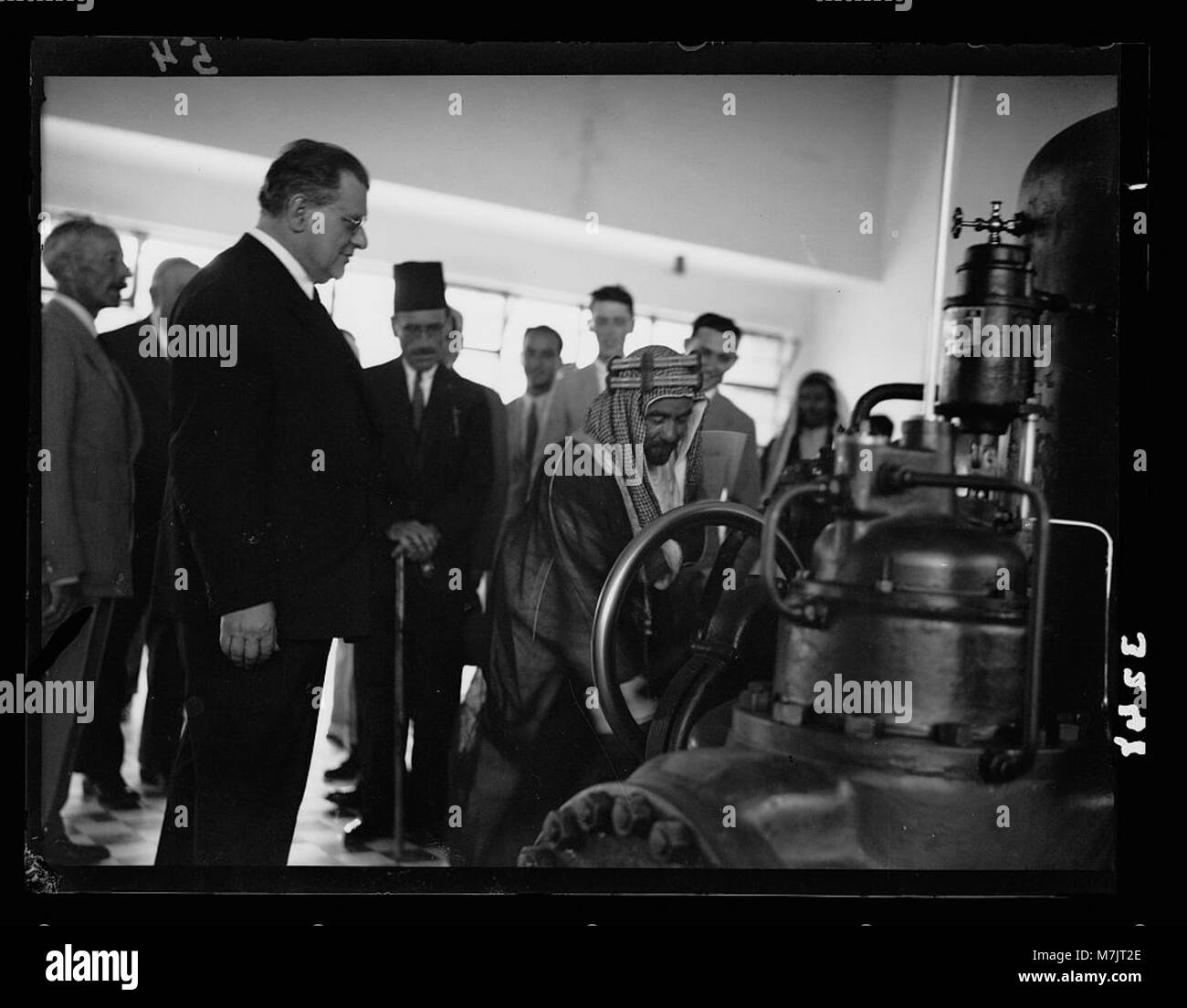 La cérémonie d'ouverture de l'usine de Jordanie de Palestine Electric Corporation, avec le démarrage des turbines par Emir Abdullah, marque un développement significatif dans le secteur des infrastructures et de l'énergie de la région. Banque D'Images