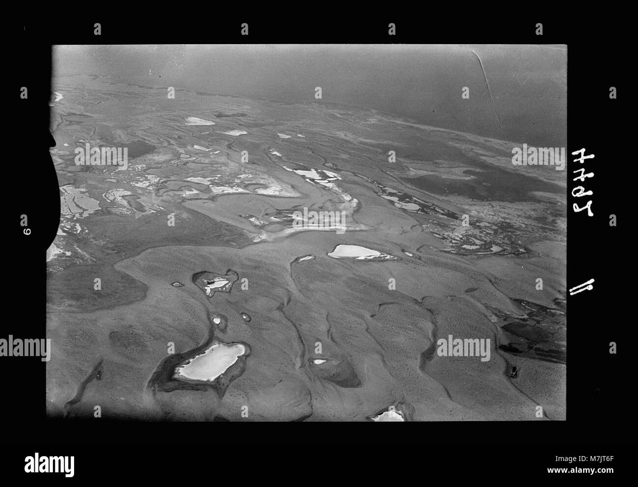 Vues aériennes de la Palestine, montrant le delta du Nil et les lagunes salées près d'Alexandrie, capturées lors d'un vol. L’image met en évidence la géographie et les caractéristiques côtières de la région, au sud d’Alexandrie. Banque D'Images