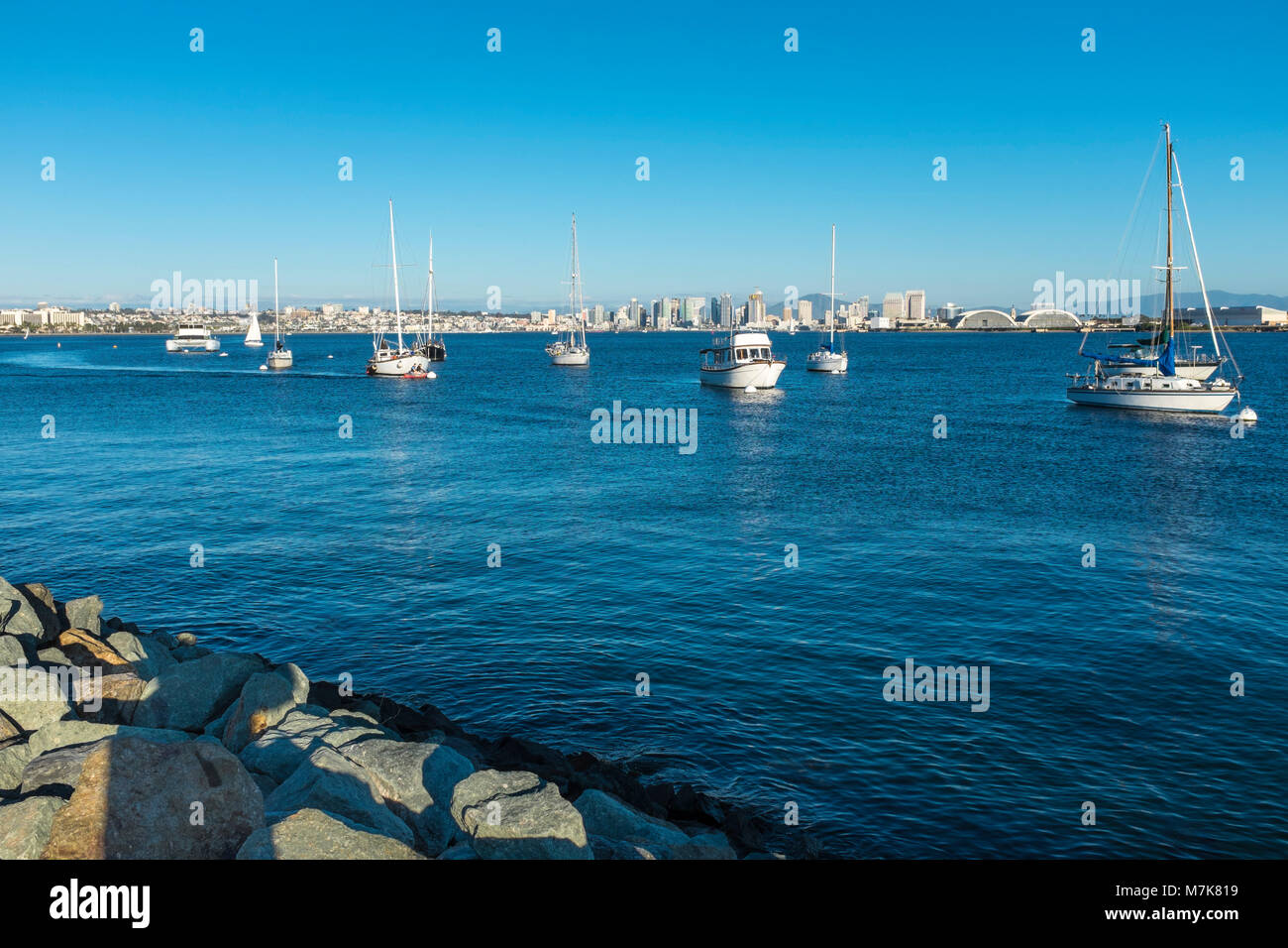SAN DIEGO, Californie, USA - Vue sur la baie de Shelter Island en direction du centre-ville de San Diego. Banque D'Images