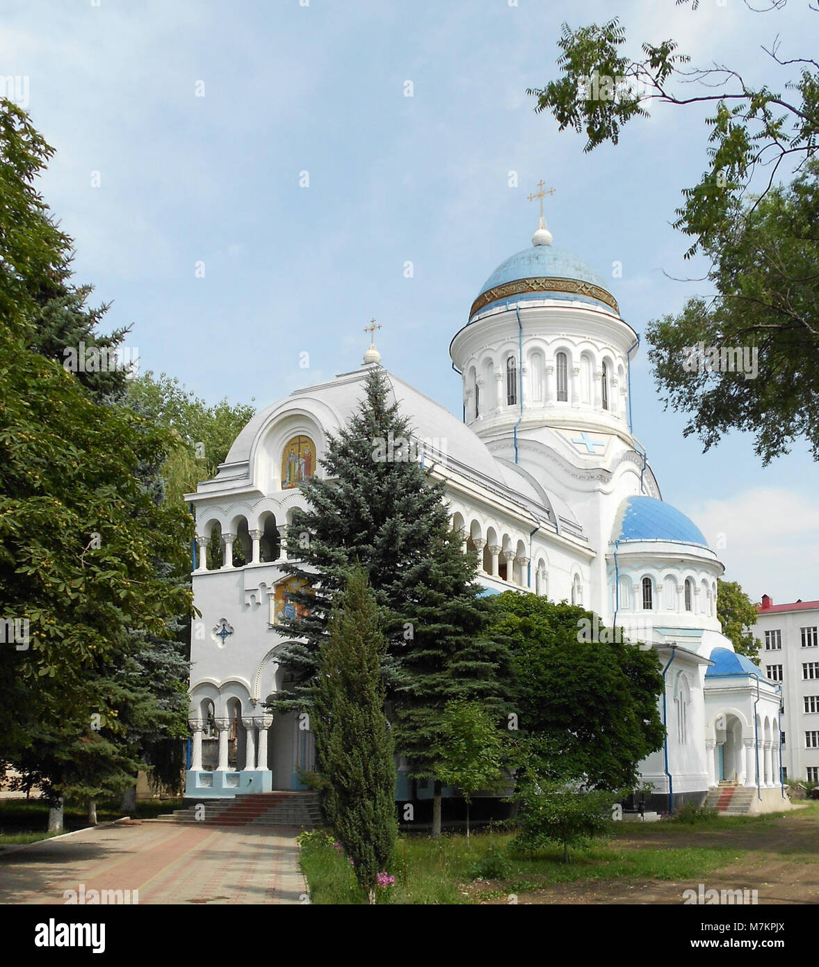 La cathédrale Saint Constantin et Hélène de Bălți, Moldavie, est une église orthodoxe orientale dédiée aux saints Constantin et Hélène, connue pour son architecture en dôme et son iconographie intérieure. Banque D'Images