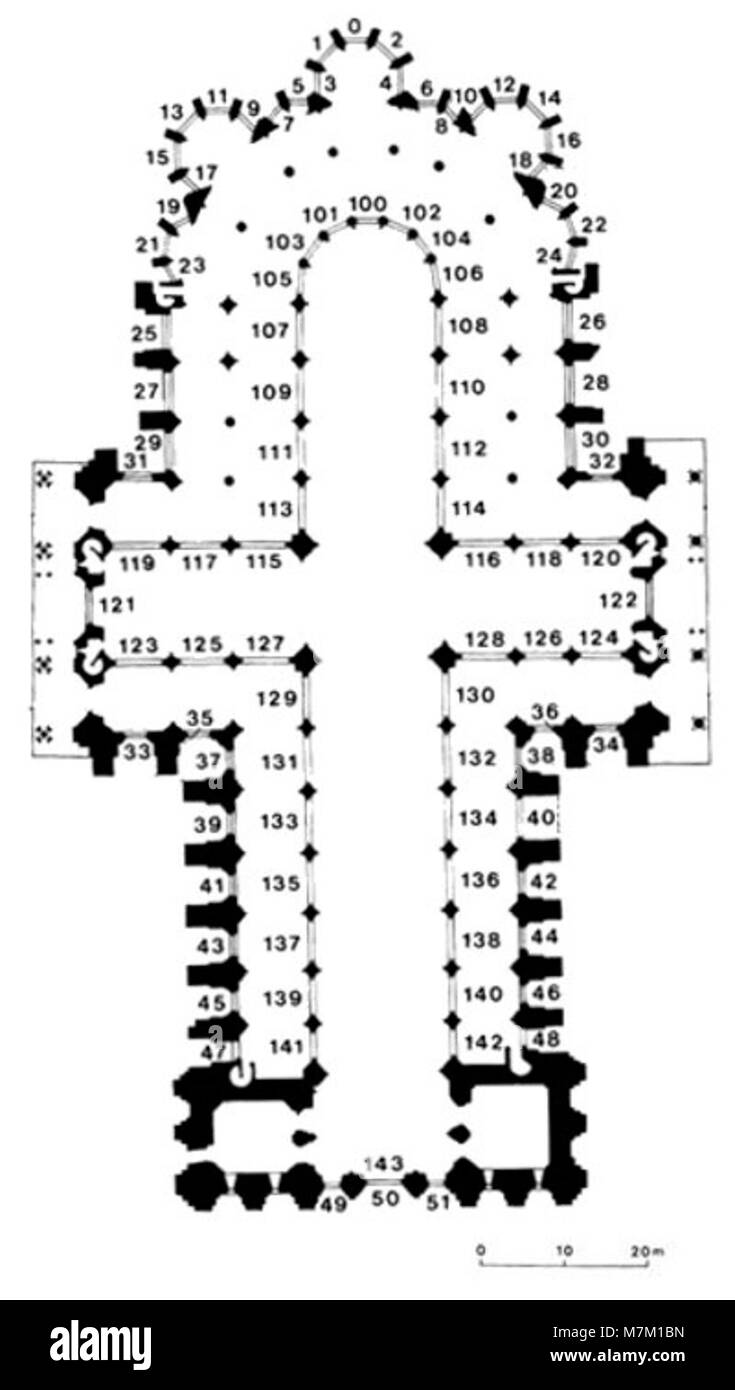 Un plan détaillé des vitraux de la cathédrale de Chartres, illustrant leur disposition et leur composition artistique au sein de l’architecture gothique, représentant une partie essentielle du patrimoine culturel français. Banque D'Images