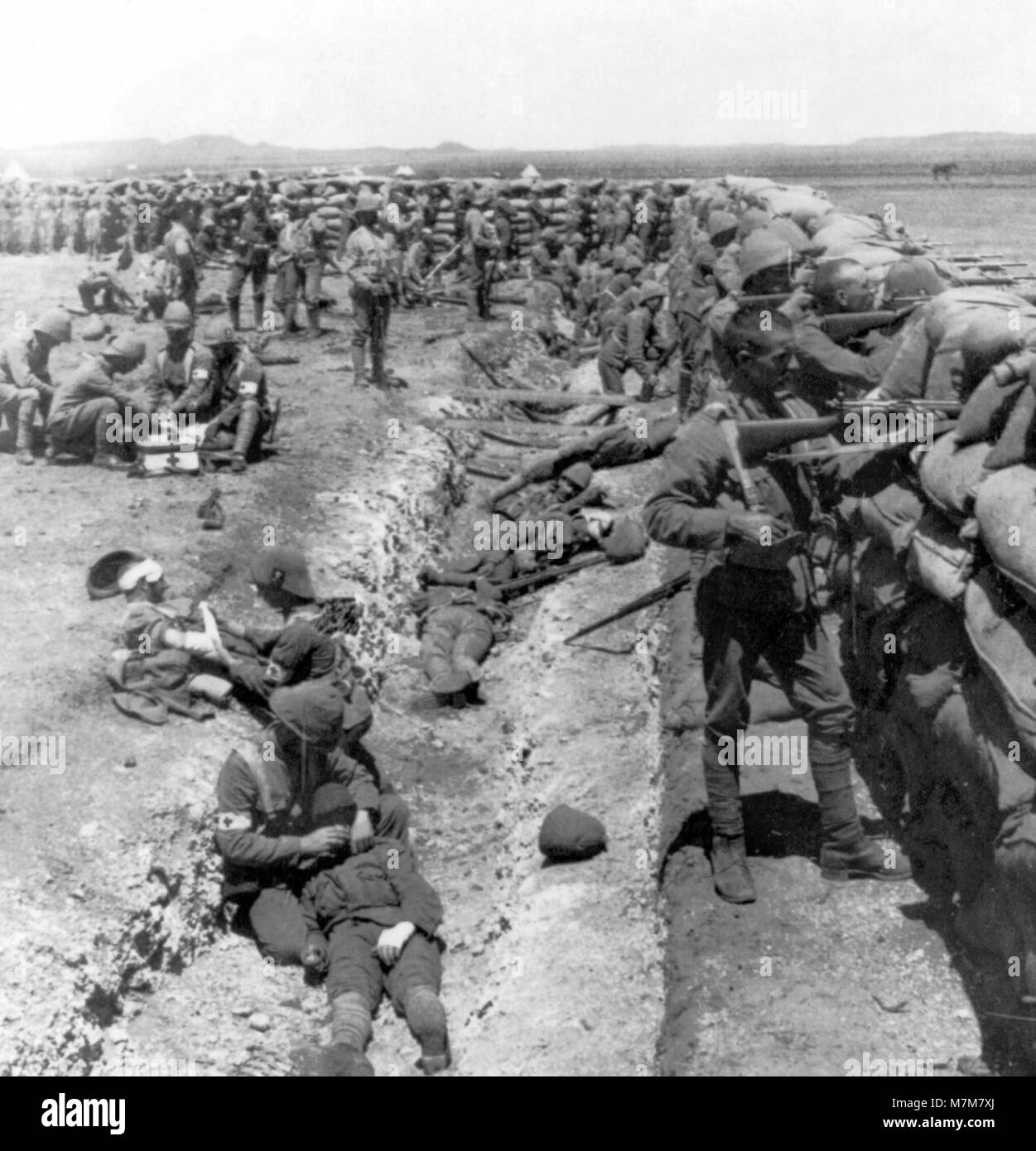 Guerre des Boers. Royal Munster Fusiliers combats de derrière la redoute à Honey Nest Kloof, Afrique du Sud le 16 février 1900, lors de la Deuxième Guerre des Boers (1899-1902). Banque D'Images