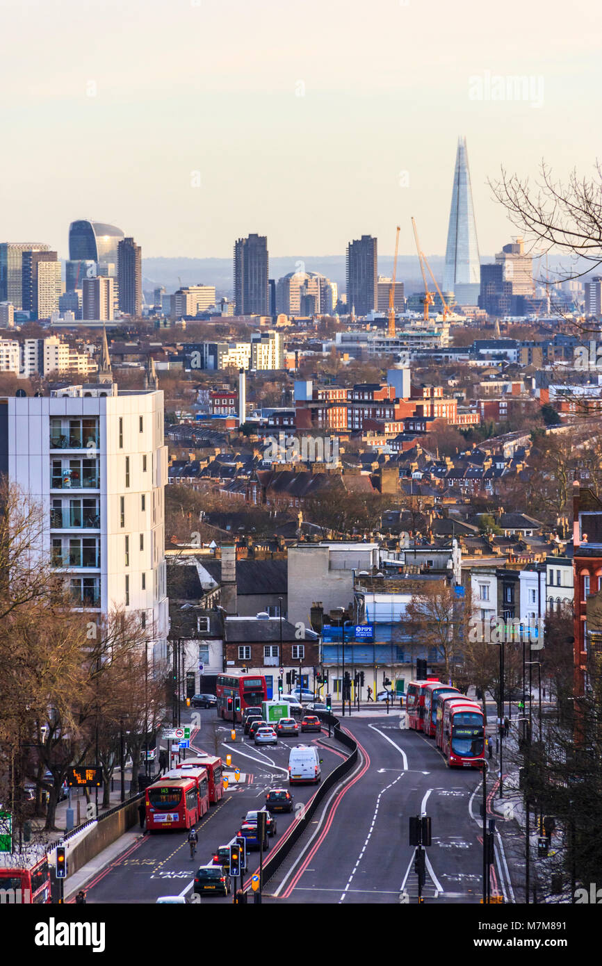 Vue de la ville de Londres de Hornsey Road Bridge, Archway, au nord de Londres, UK Banque D'Images