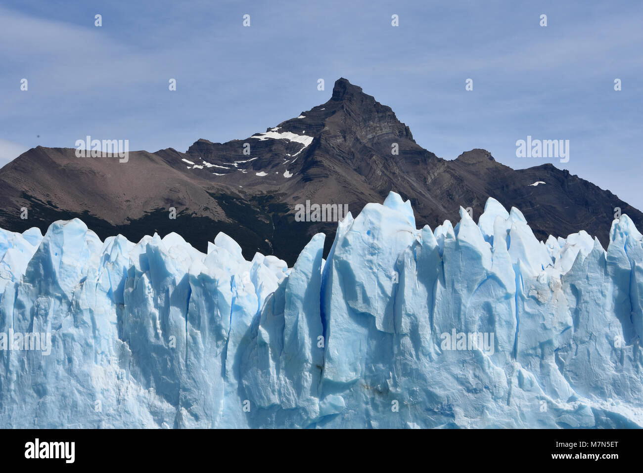 Glacier Perito Moreno et montagnes des Andes, Parque Nacional Los Glaciares, UNESCO World Heritage Site, El Calafate, Argentine Banque D'Images