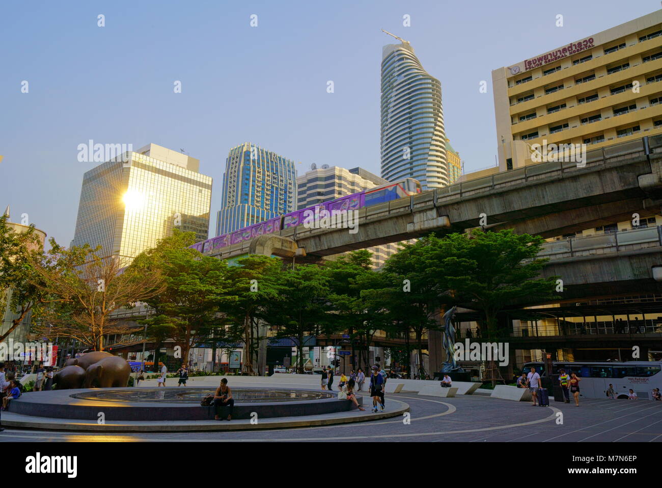 Vue avant du centre commercial Central World en vue d'un capital à Ratchaprasong Road Bangkok, Thaïlande. Banque D'Images