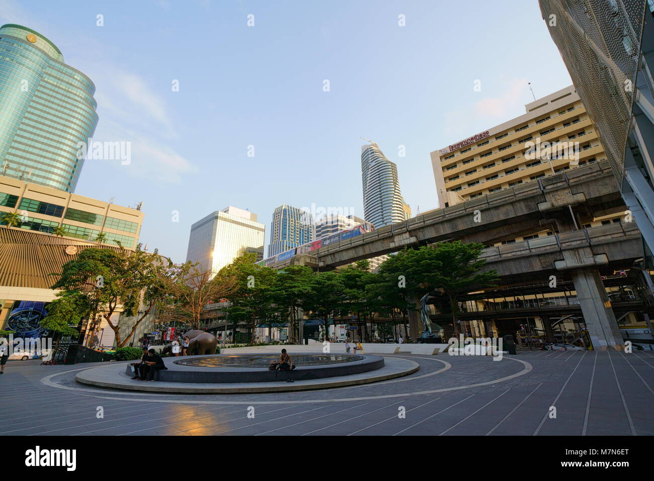 Vue avant du centre commercial Central World en vue d'un capital à Ratchaprasong Road Bangkok, Thaïlande. Banque D'Images