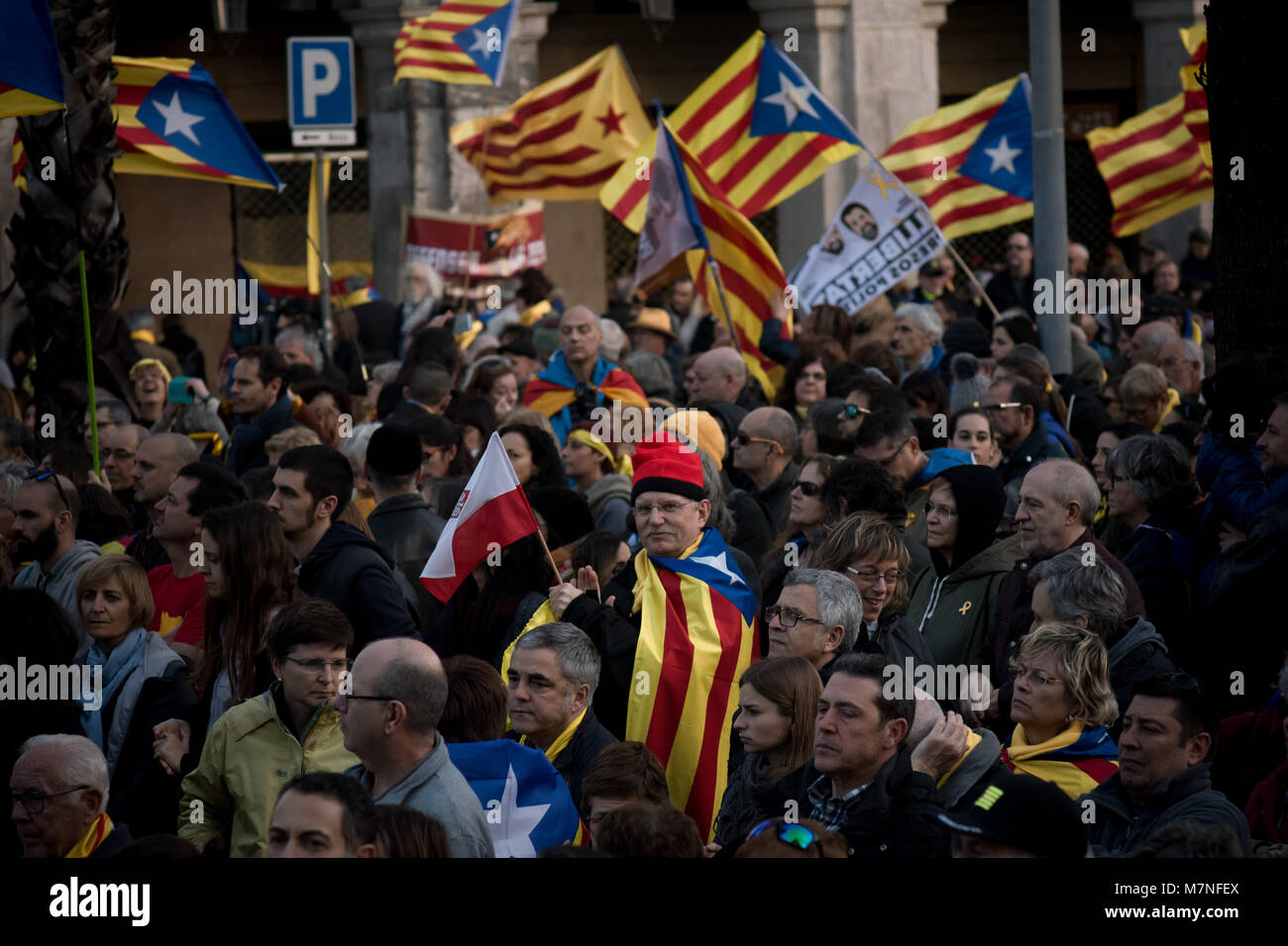 Barcelone, Catalogne, Espagne. 11 mars, 2018. Des milliers de démontrer à Barcelone rue pour exiger la mise en œuvre de la République Catalane indépendants (pas déployés en raison de l'intervention du gouvernement espagnol) après le passé résultats du référendum sur le premier octobre et le système l'élection partielle tenue le 21 décembre dans laquelle le partis indépendantistes a obtenu la majorité absolue. Crédit : Jordi Boixareu/Alamy Live News Banque D'Images