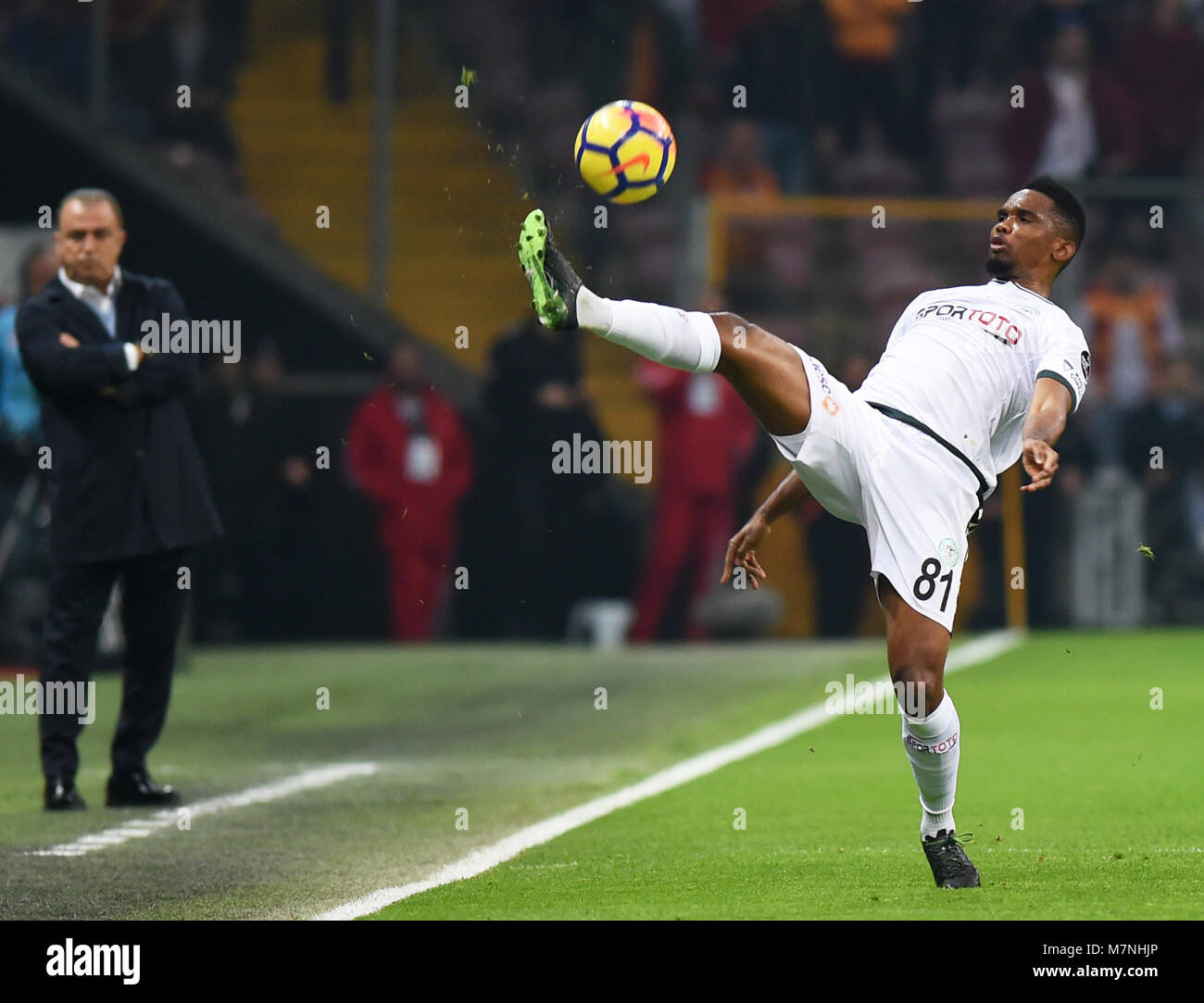 Istanbul, Turquie. Mar 11, 2018. Samuel Eto'o de Atiker Konyaspor fait concurrence au cours de la Super Ligue de Football turque 2017-2018 Correspondance entre Galatasaray et Atiker Konyaspor à Istanbul, Turquie, le 11 mars 2018. Galatasaray a gagné 2-1. Crédit : Il Canling/Xinhua/Alamy Live News Banque D'Images