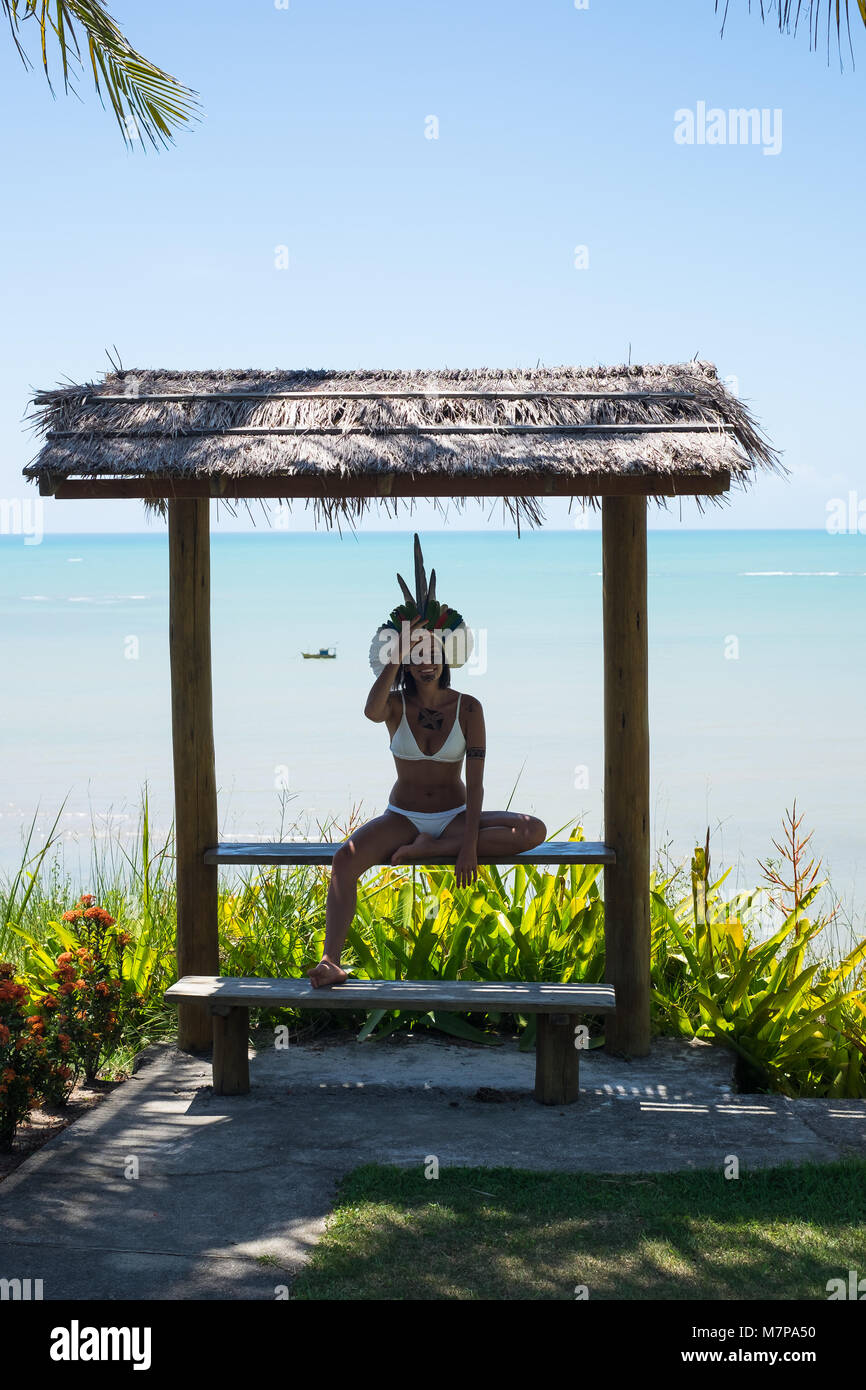 Belle jeune femme Pataxó autochtones à Bahia, Brésil Banque D'Images