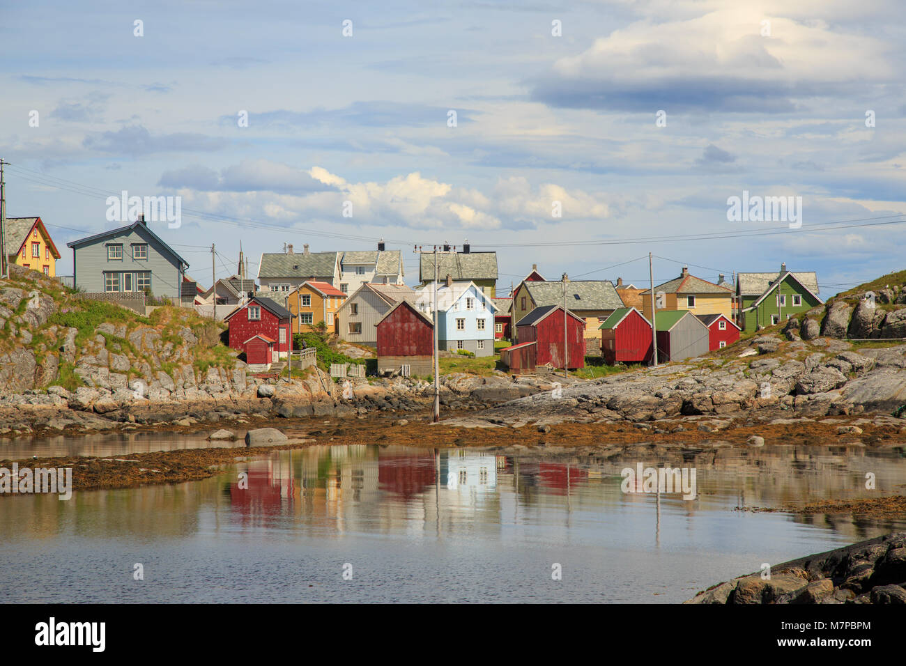 Ona Island - ancienne communauté de pêcheurs de Sandoy municipalité dans l'ouest de la Norvège, maintenant un lieu touristique attrayant Banque D'Images