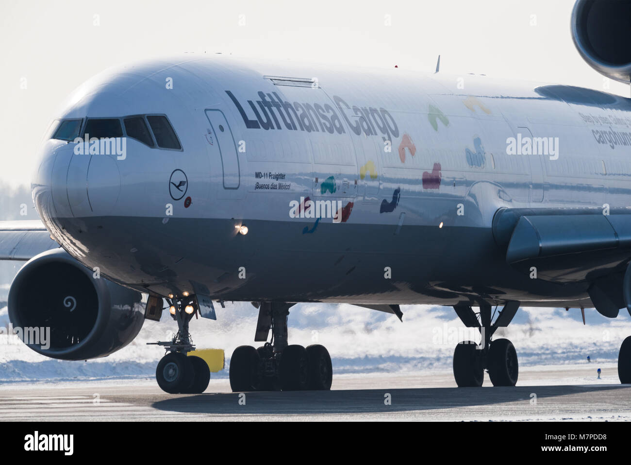 Novosibirsk, Russie - le 14 février 2018 : McDonnell Douglas MD-11F de la compagnie aérienne allemande Lufthansa Cargo sur le tarmac de l'aéroport Tolmachevo Banque D'Images