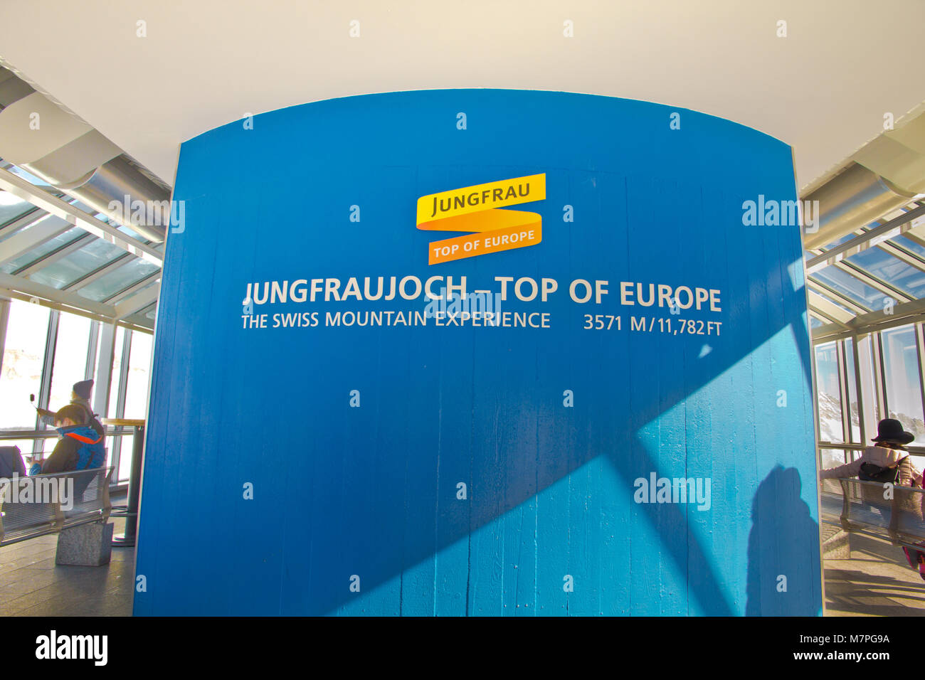 Jungfraujoch, Suisse - le 27 octobre 2016 : Jungfraujoch signe Top de l'Europe 3571m de hauteur Banque D'Images